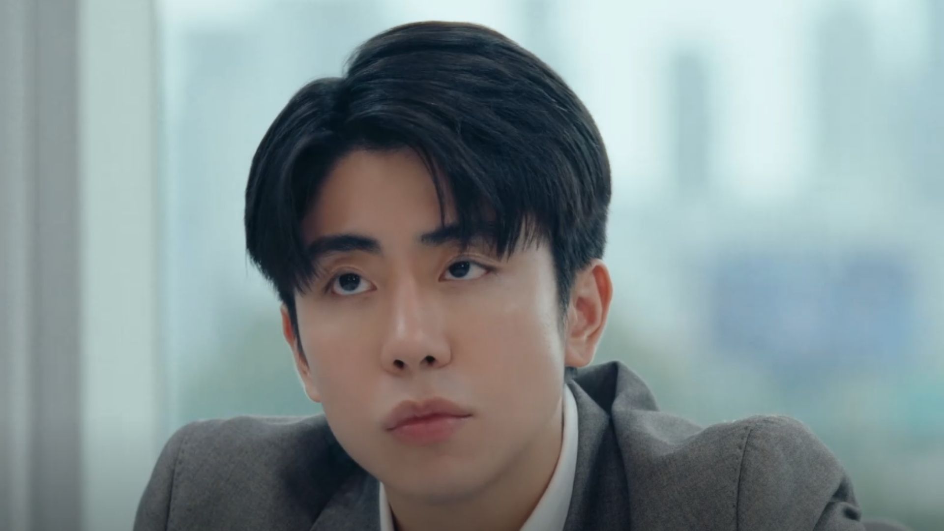 Than quyết định thẳng thắn hơn với cảm xúc của mình, nhưng Akin lại bắt đầu lo sợ lịch sử sẽ lặp lại