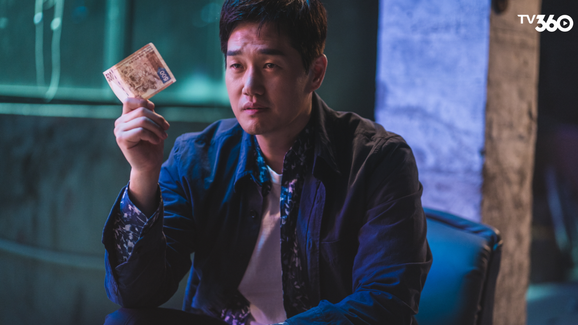 Nhân vật J là trùm tội phạm lịch lãm, lạnh lùng và cực kỳ nguy hiểm