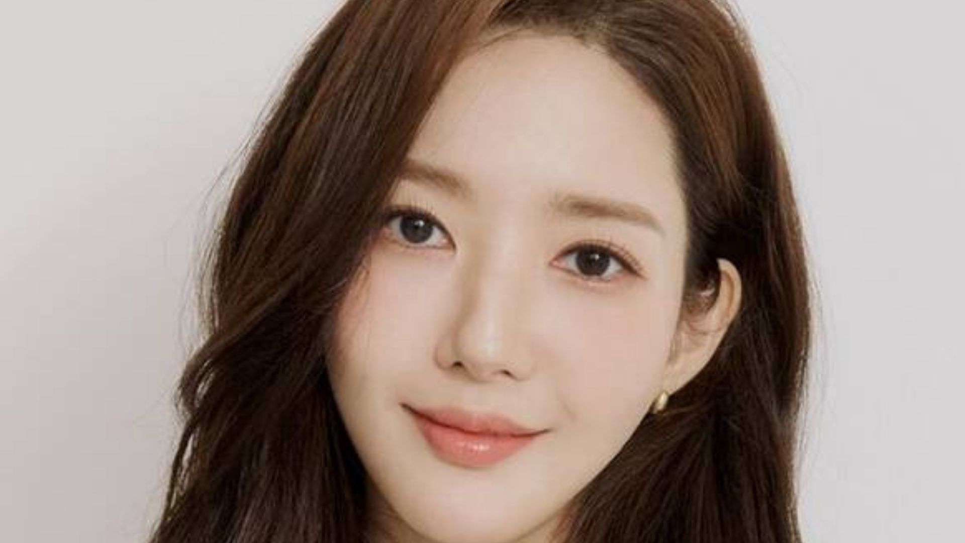 Nụ hôn của Siren không chỉ mang lại sự sống, mà còn là khởi đầu của một lời nguyền tình yêu đầy nghiệt ngã