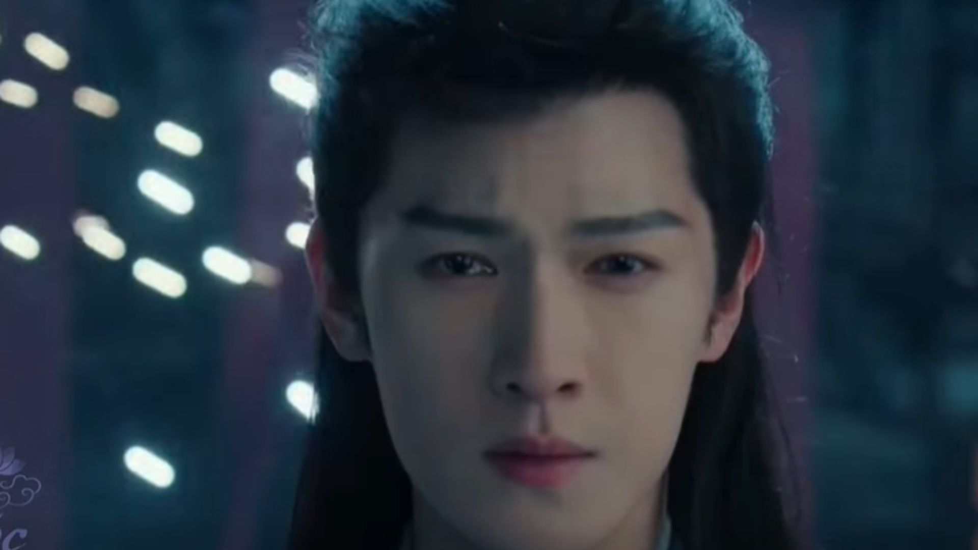 Cái lạnh của hồ băng có thể đóng băng cơ thể, nhưng không thể dập tắt ngọn lửa phục thù và tình yêu trong tim Sở Kiều