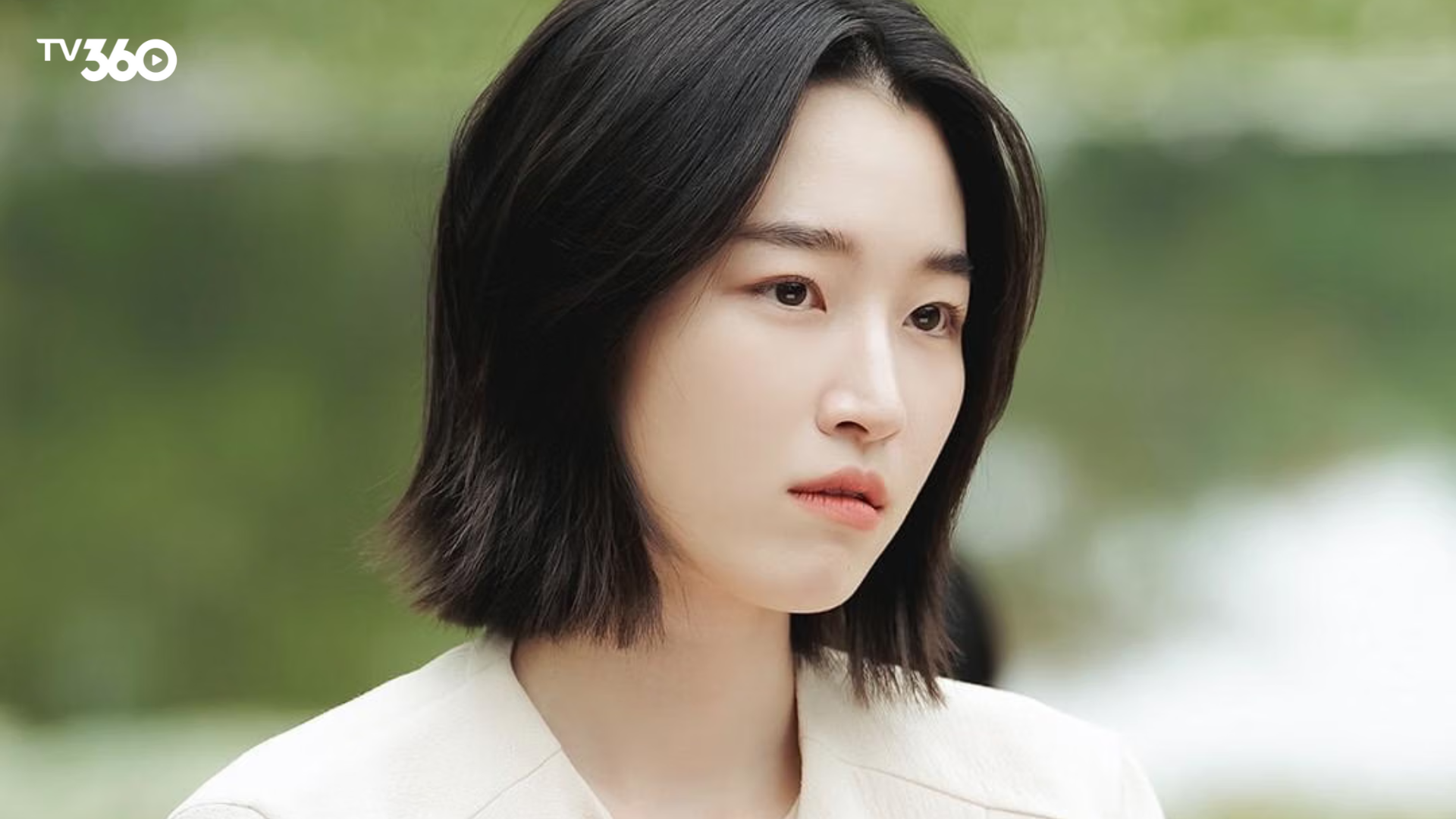 Seo Ji Woo là cô gái sắc sảo và ấm áp đầy cảm xúc