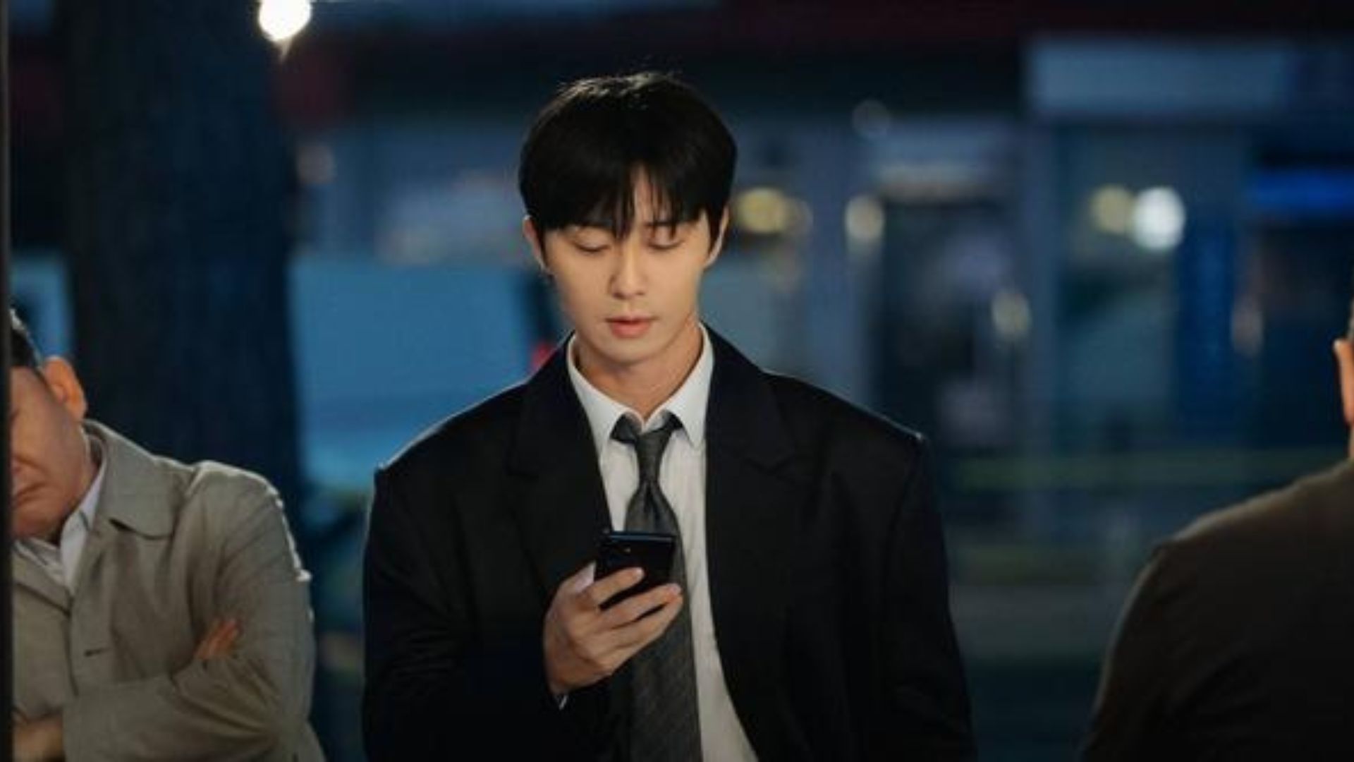 Lee Gyeong Do là phóng viên nhiệt huyết giữa hai ngã rẽ cuộc đời