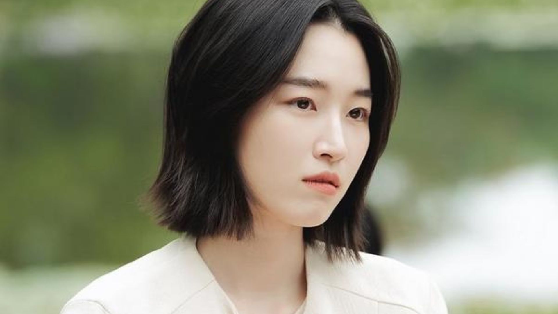 Seo Ji Woo là cô gái sắc sảo và ấm áp đầy cảm xúc