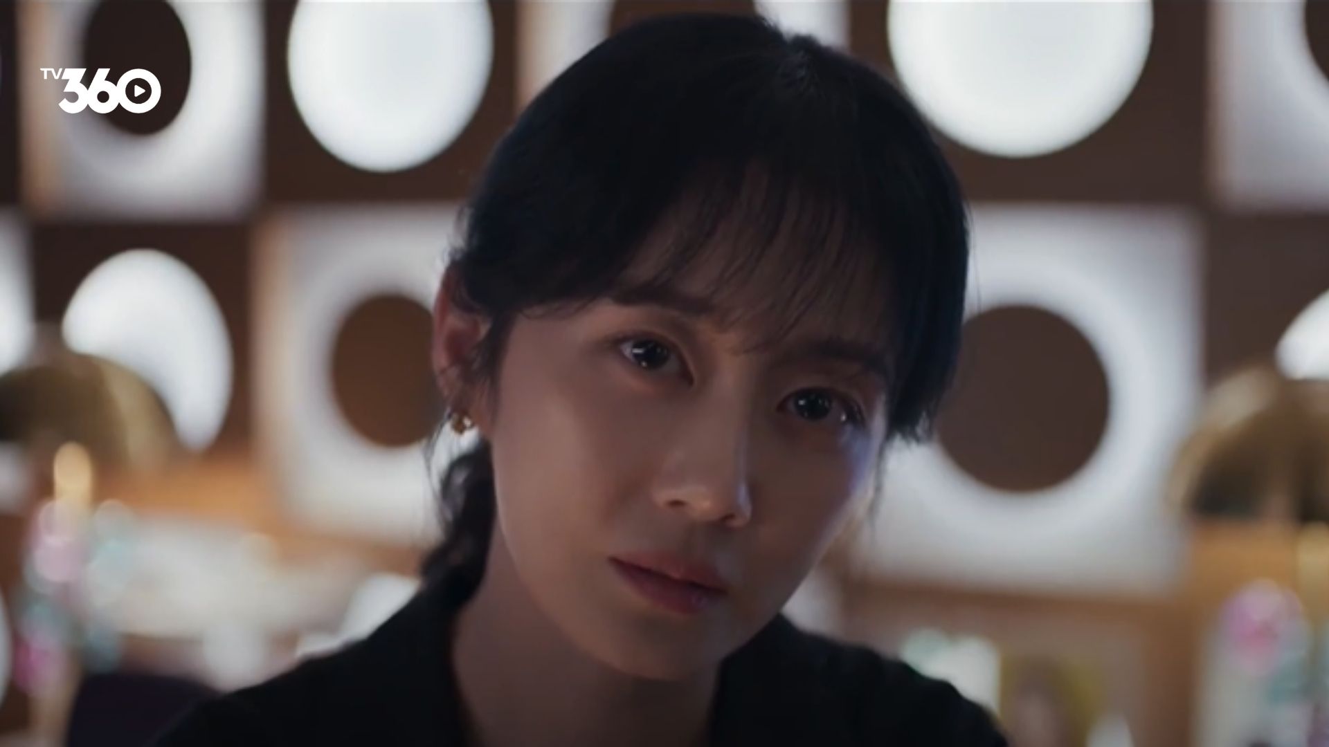 Khi niềm tin bị thử thách bởi lửa đạn, công lý thực sự sẽ tìm thấy lối đi từ trong bóng tối