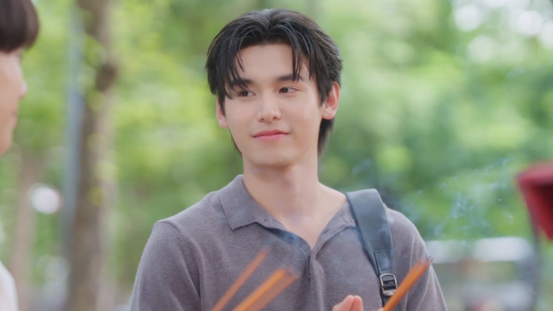 Saint đầy cảnh giác trước sự can thiệp của người thứ ba nhằm bảo vệ hạnh phúc vừa mới nhen nhóm cùng Ice