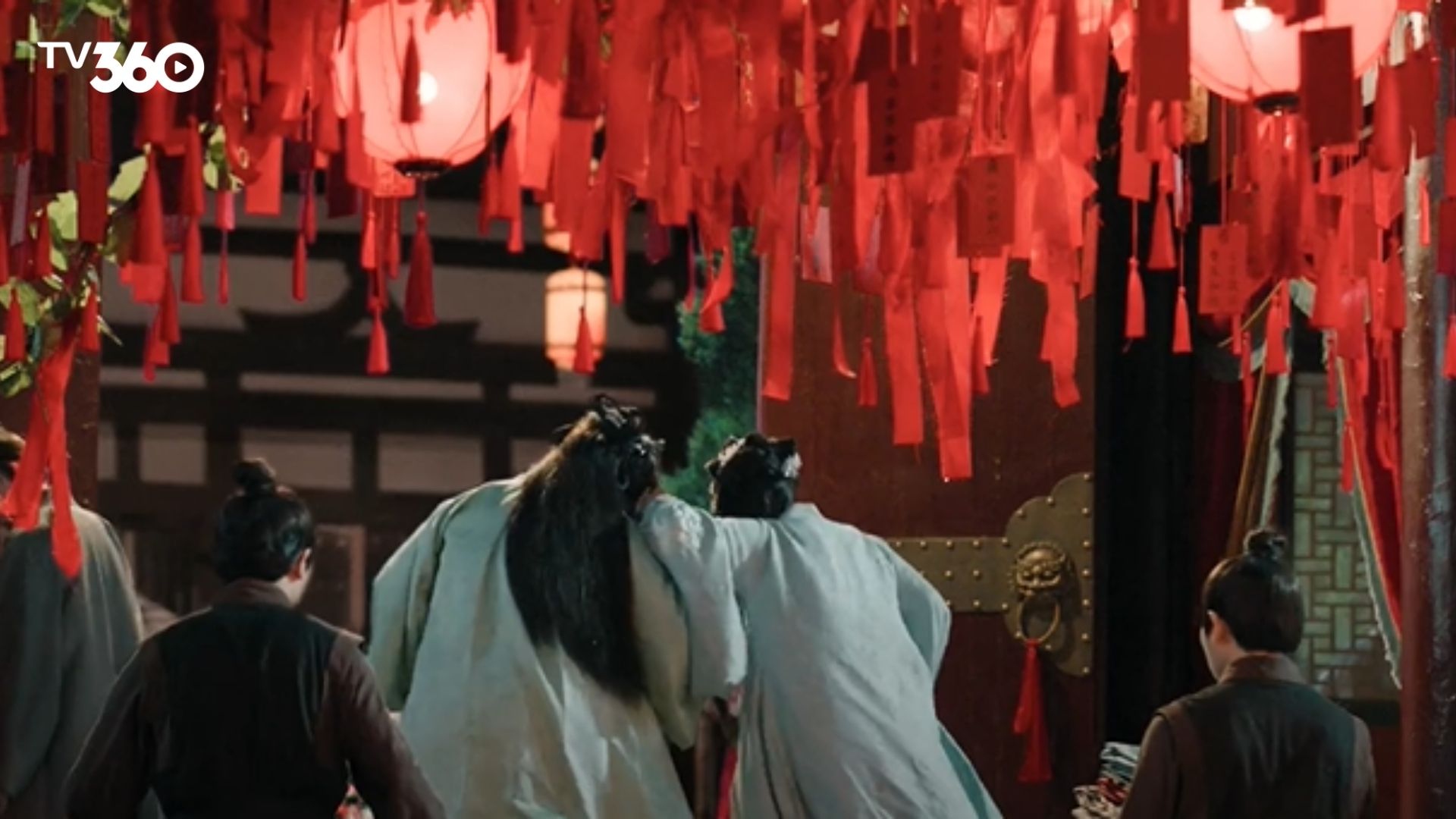 Tiêu Dao tỏa sáng với linh lực dịu nhẹ khi hóa giải oán hận cho những linh hồn lầm lạc