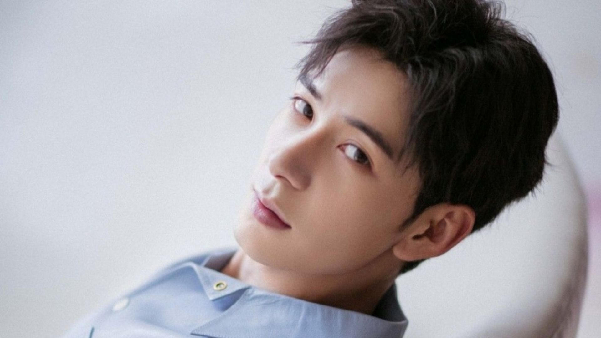 Trần Tinh Húc trong vai tổng tài bá đạo không thể hợp hơn trong Tình Yêu Bất Ngờ Đến