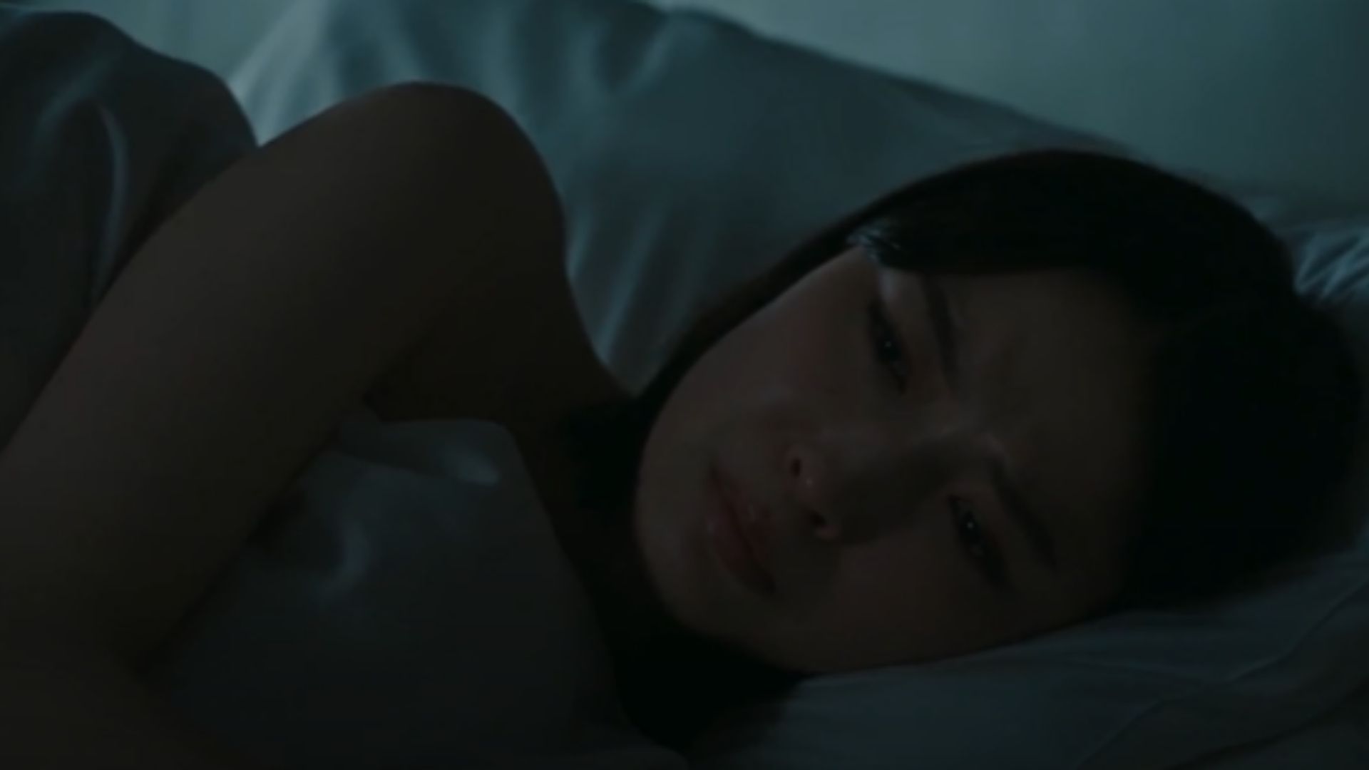 Giữa tâm bão bê bối, niềm tin là thứ xa xỉ nhất mà Kim Ji Won và Kang Joon có thể nắm giữ