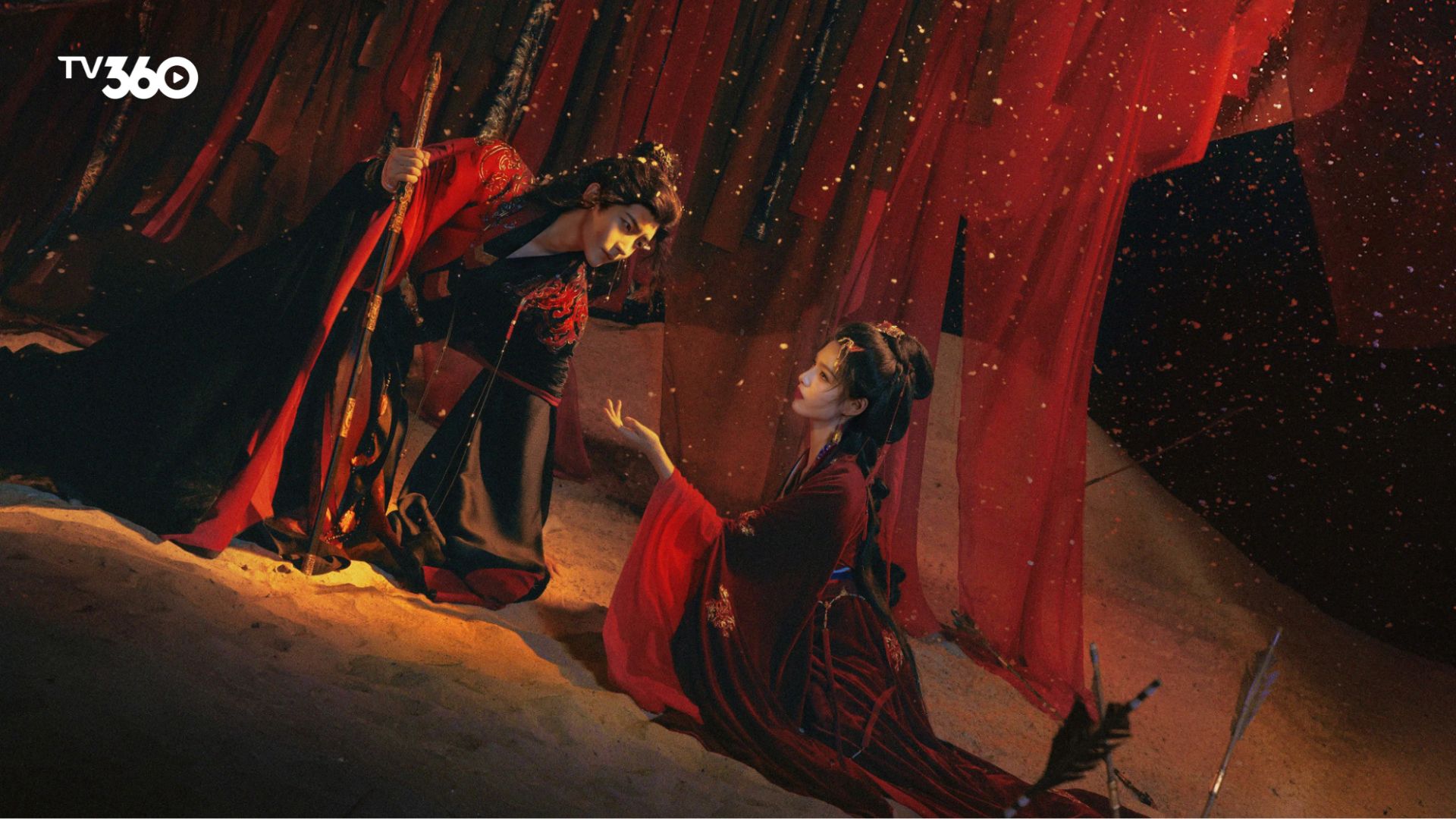 Tước Cốt kể câu chuyện về cuộc hôn nhân hợp đồng dần trở thành tình yêu thực sự