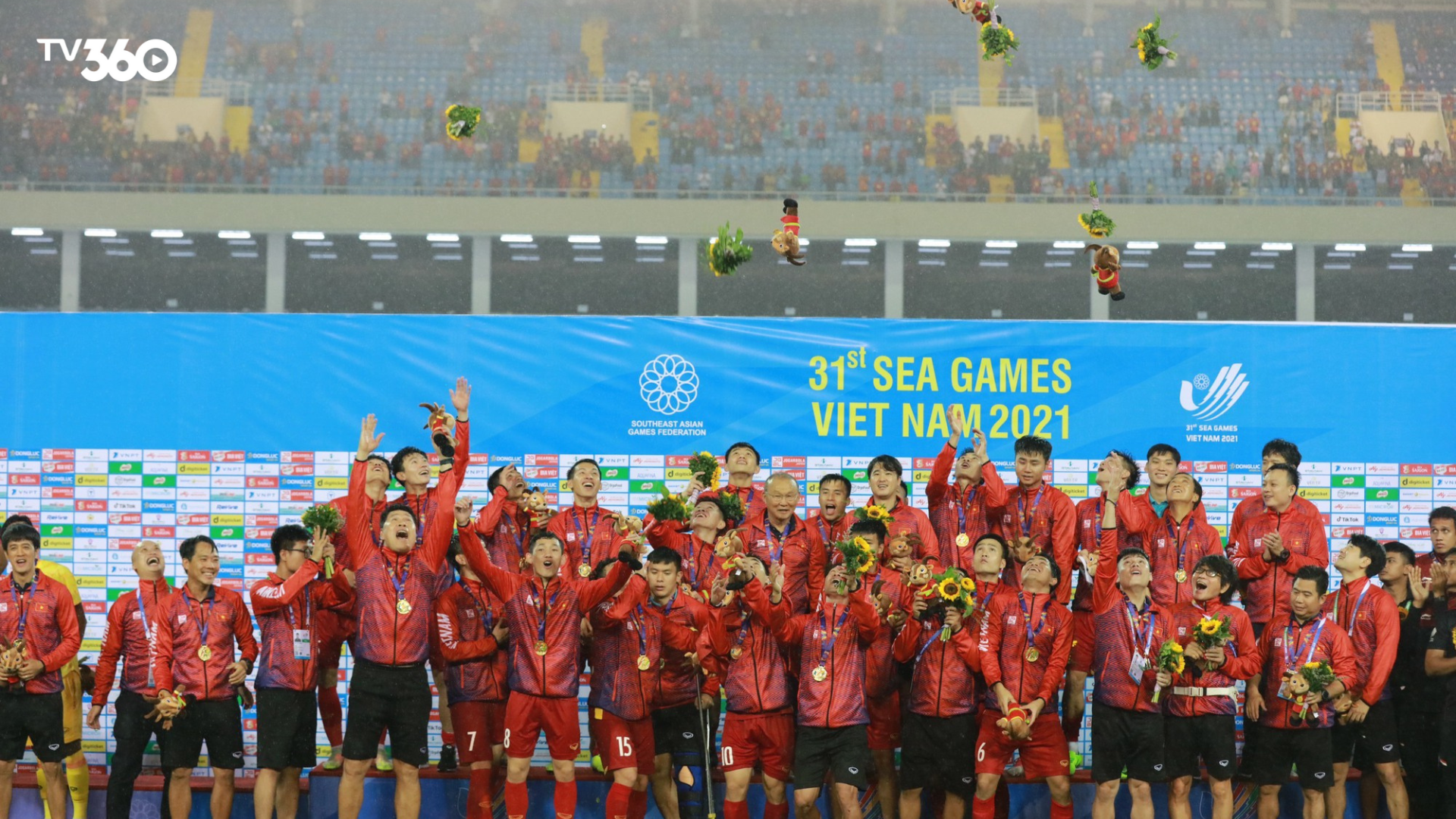 Niềm vui vỡ òa khi đội tuyển nam Việt Nam giữ chuỗi 2 lần vô địch liên tiếp