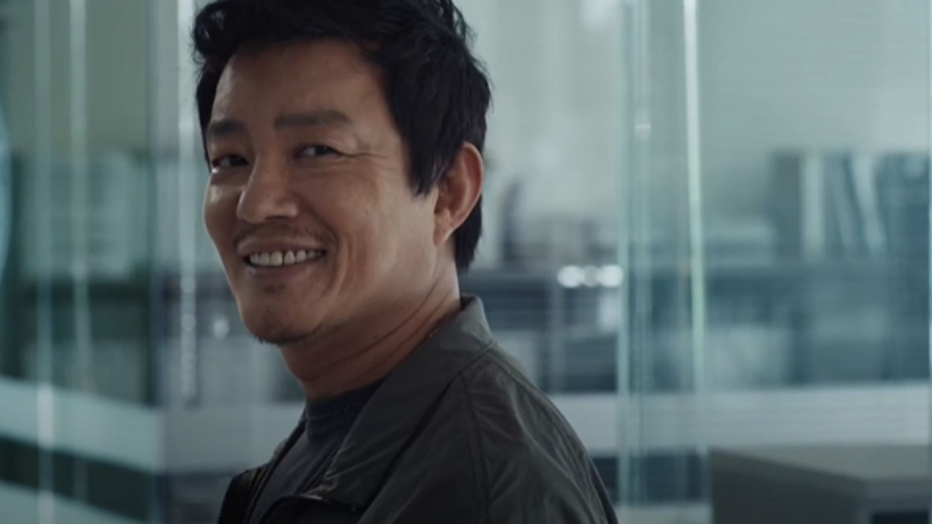 Kang In-gu nén đau đớn để thu thập manh mối quan trọng