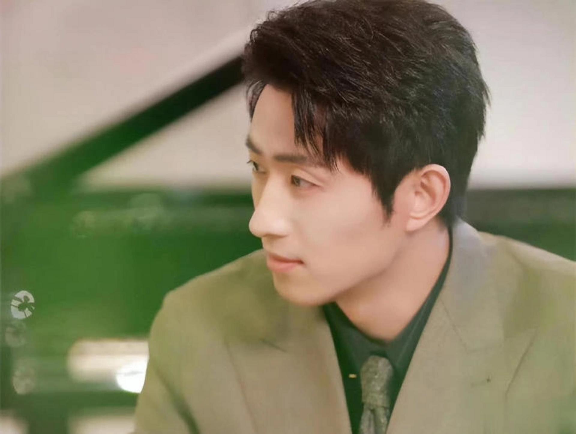 Vương Khải Mộc diễn viên trẻ với ngoại hình điển trai cùng lối diễn xuất tự nhiên