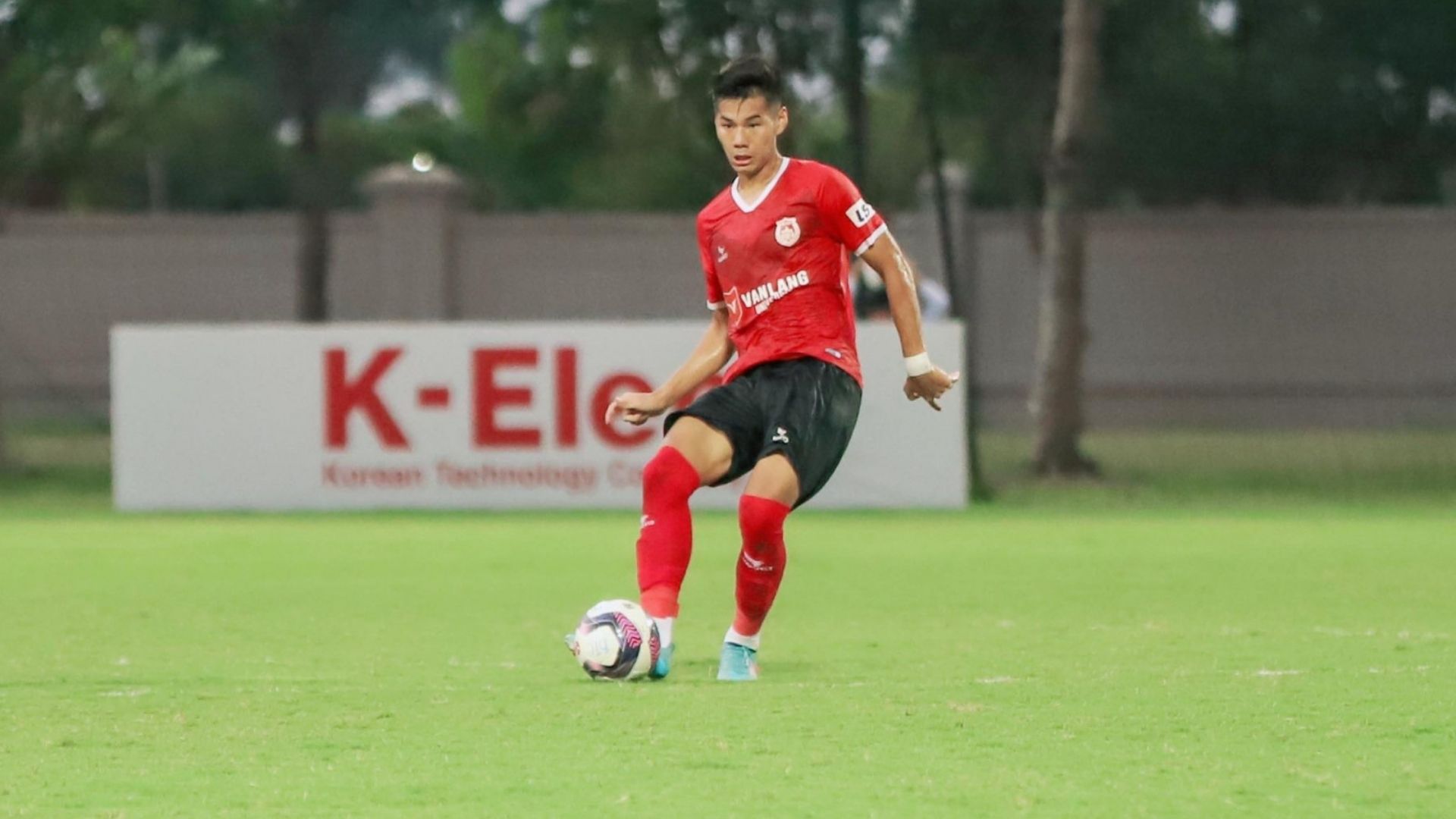 Trung vệ Nguyễn Hiểu Minh