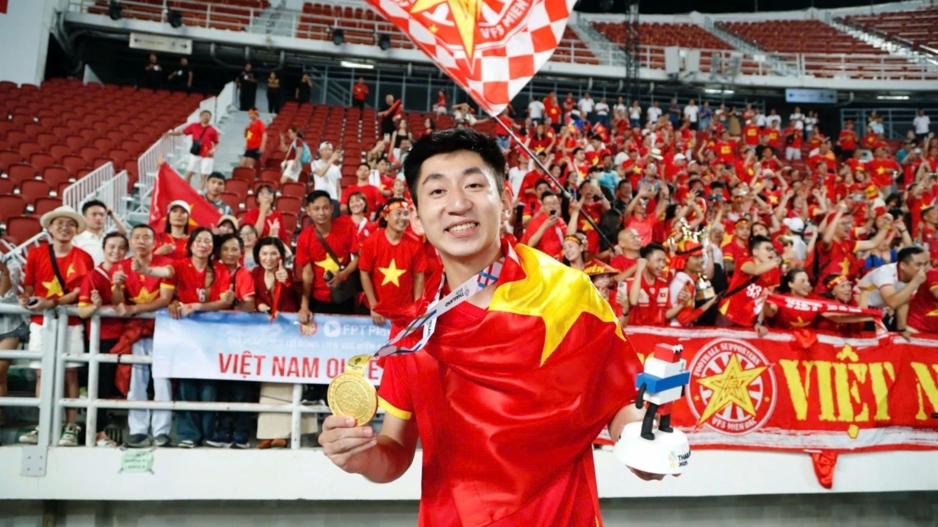 Trung vệ Nguyễn Nhật Minh