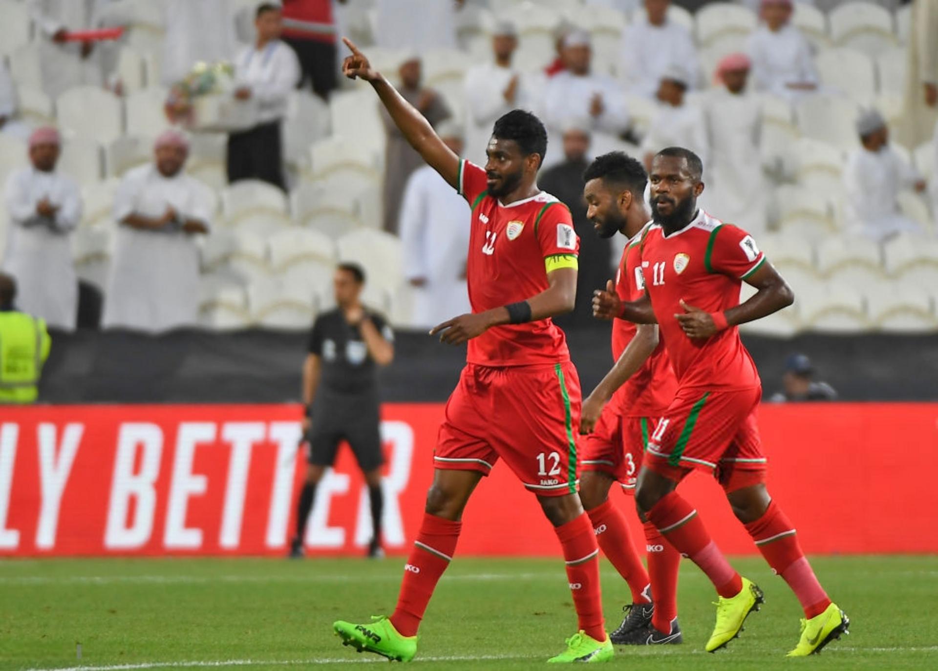 Các cầu thủ Oman thể hiện sự tổ chức và kỷ luật trong một trận đấu quốc tế.