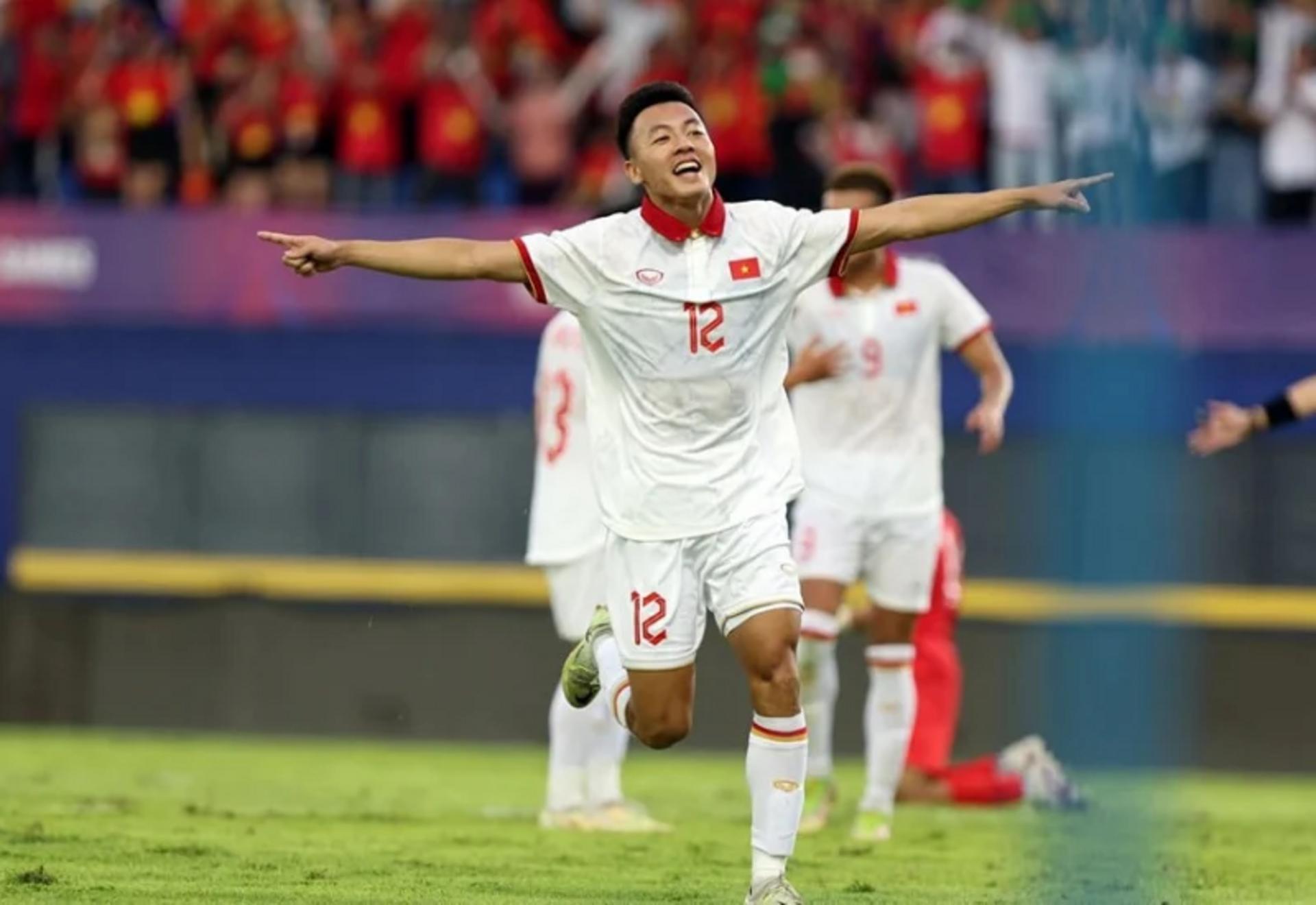 Tiền vệ Nguyễn Thái Sơn