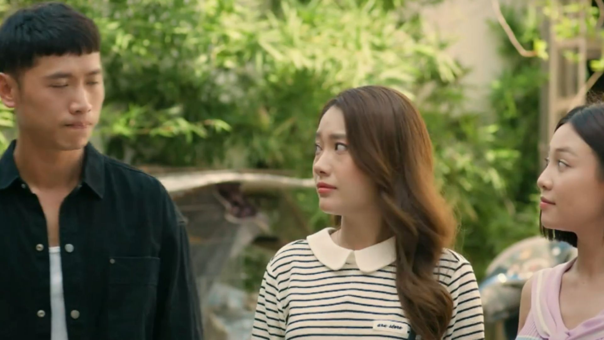 Những nụ cười rạng rỡ của Tú, Bách, Ngân, Viễn và Thư trong khung hình cuối cùng, khép lại hành trình Cách Em 1 Milimet đầy cảm xúc