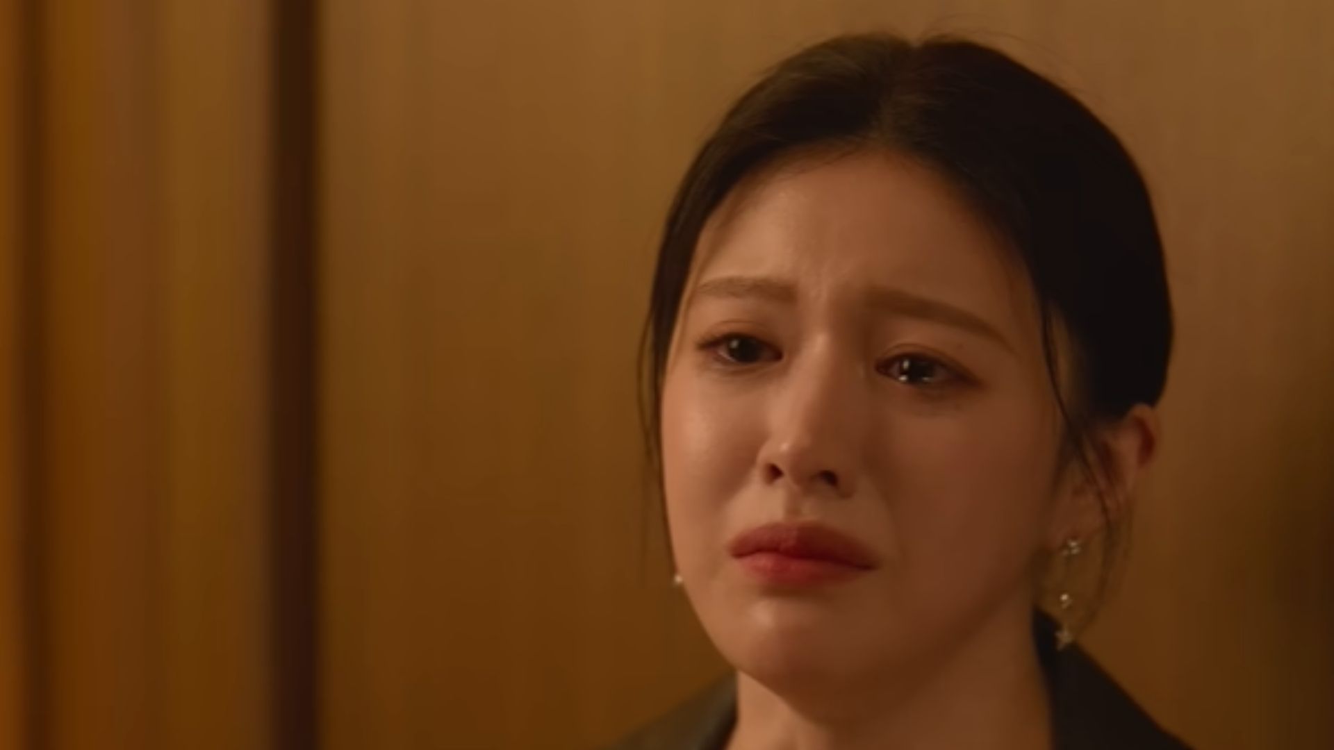 Ju Ho Jin và Cha Mu Hee dũng cảm đối diện với sự soi mói của truyền thông để bảo vệ hạnh phúc thực sự trong tập 9