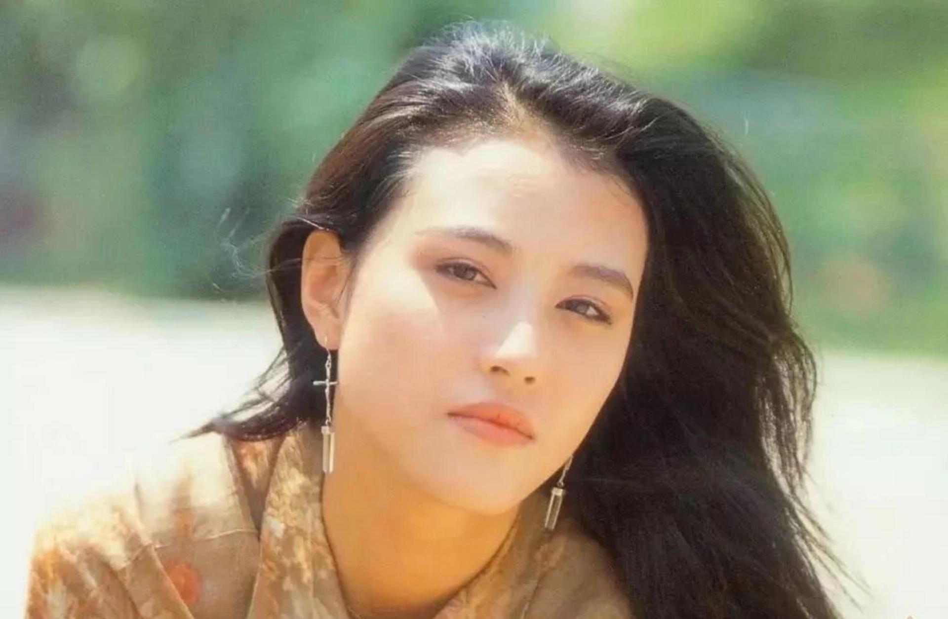 Nét đẹp thanh tân và những rung động đầu đời chốn thị thành.