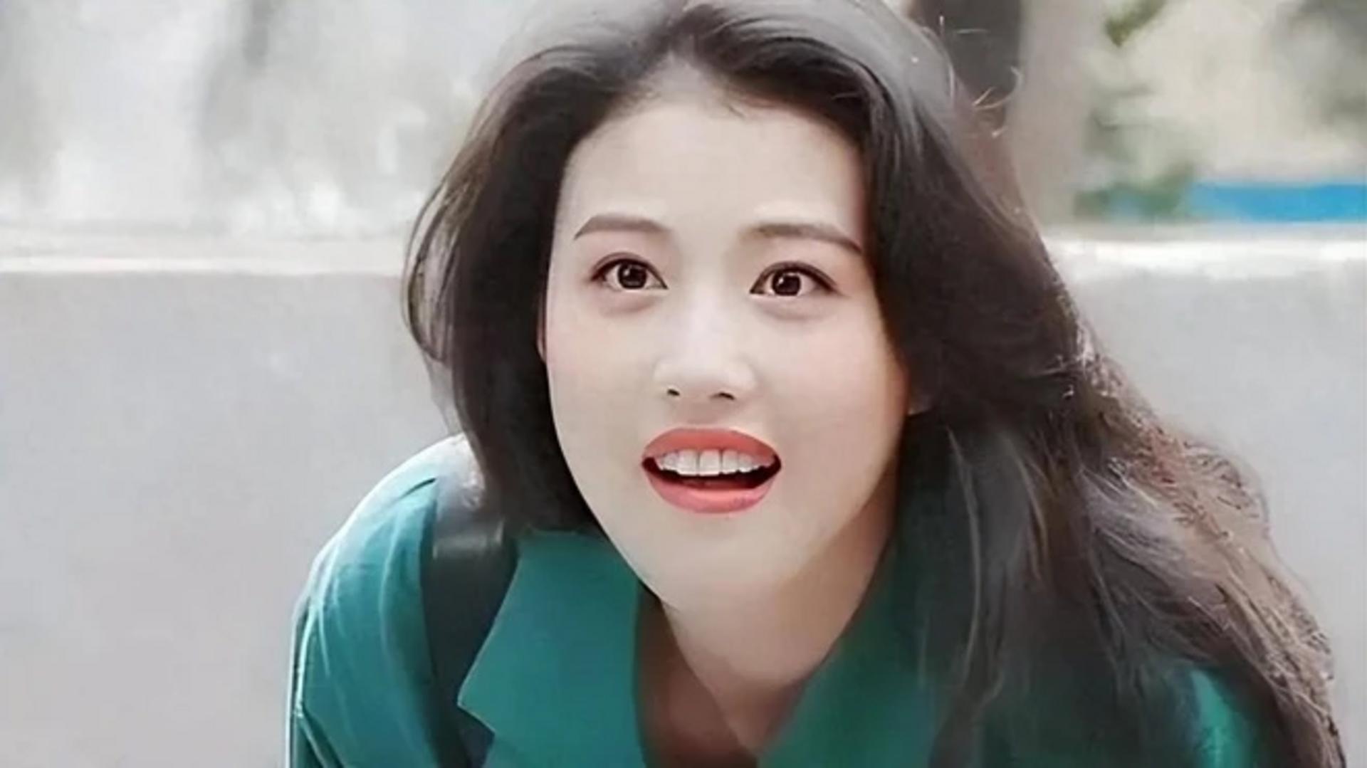 Thanh xuân rực rỡ ghi dấu nhan sắc "vạn người mê" tuổi đôi mươi.