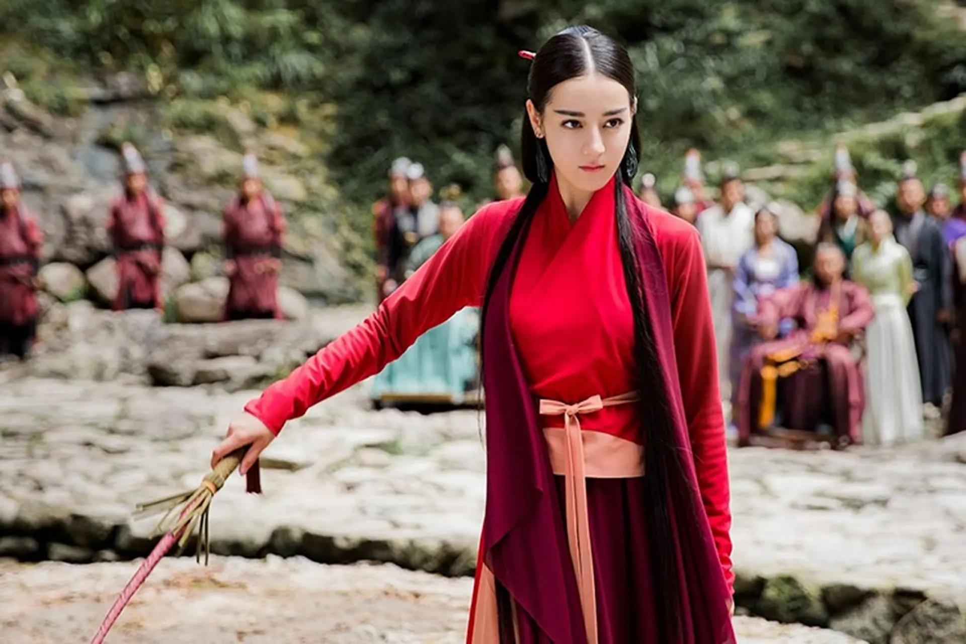 Địch Lệ Nhiệt Ba luôn biến đổi bản thân qua nhiều vai diễn