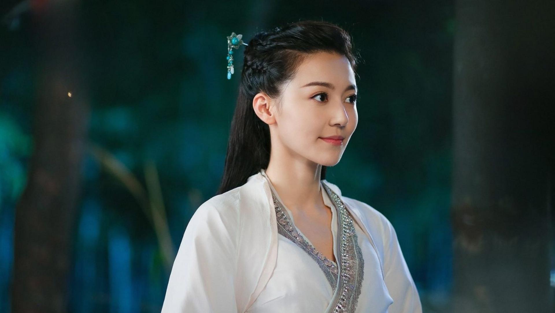 Hoàng Mộng Oánh luôn phù hợp với những vai diễn toát lên khí chất hoàng gia