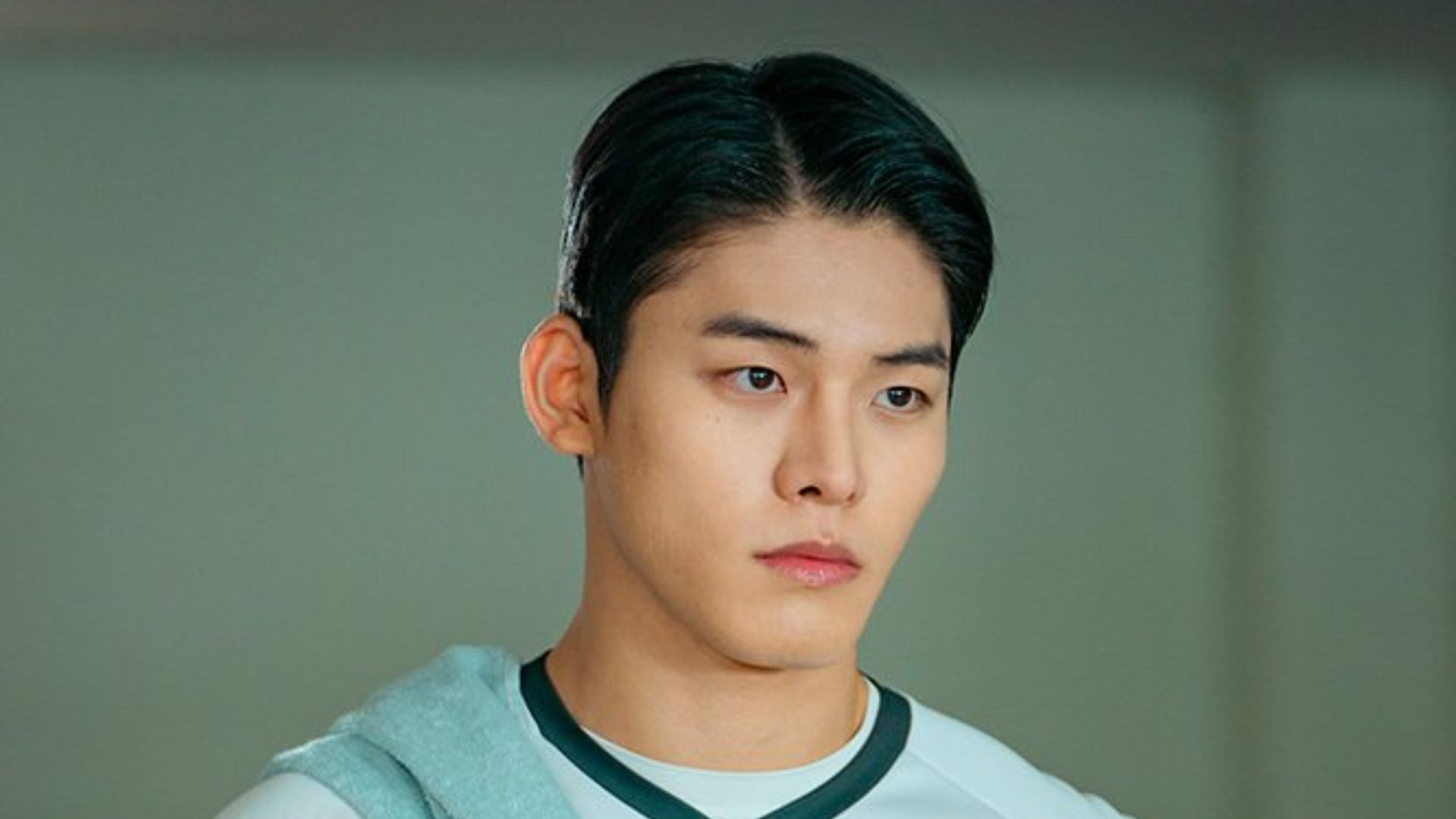 Hwang Chi Soo cộc cằn, trượng nghĩa, bảo vệ đồng đội