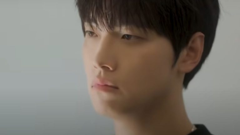 Fan Service tập 4: Geon U trực tiếp tham gia ngày hội trường và nỗ lực bảo vệ Jae Yeon khỏi đám đông