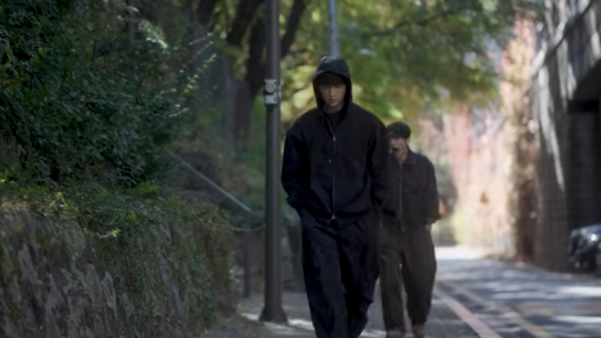 Geon U trực tiếp phục vụ bữa tối, nỗ lực mang lại niềm vui nhỏ nhoi cho Jae Yeon sau một ngày làm việc căng thẳng