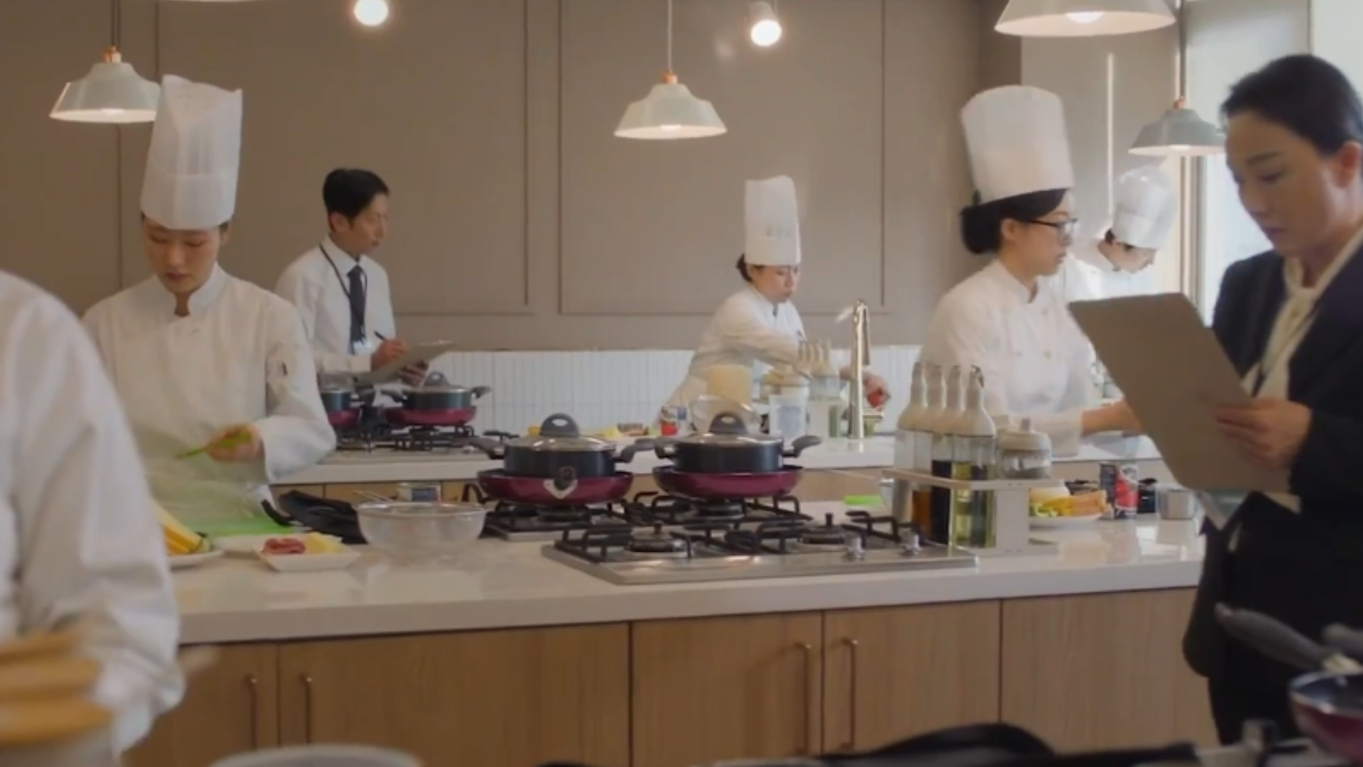 Oh Jang Mi bàng hoàng trước những sự thật mới về quá khứ qua lời kể của nhân chứng sống