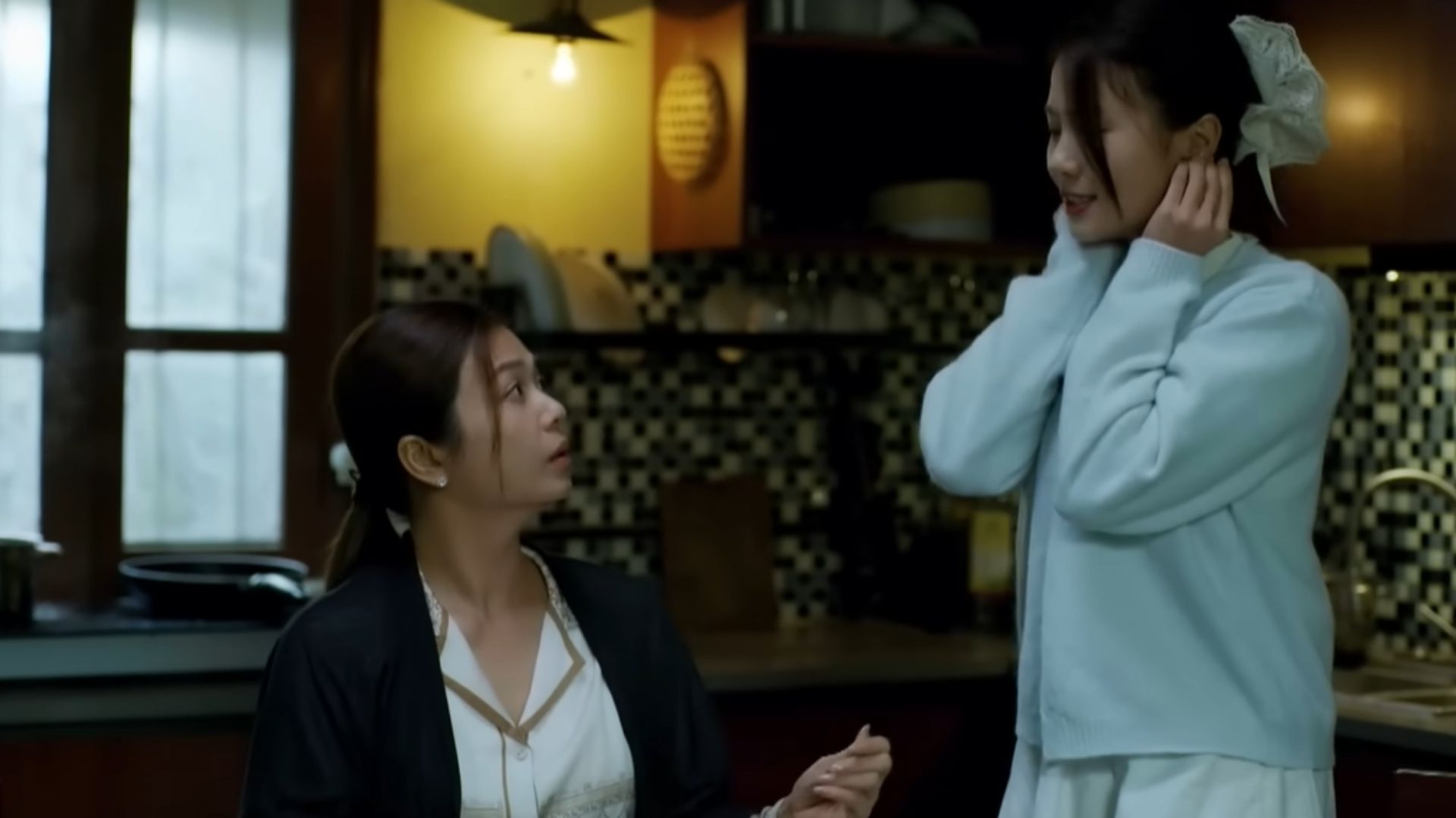 Đức trực tiếp rà soát từng điều khoản pháp lý, nỗ lực tạo dựng hành lang an toàn cho kế hoạch mở rộng của gia đình