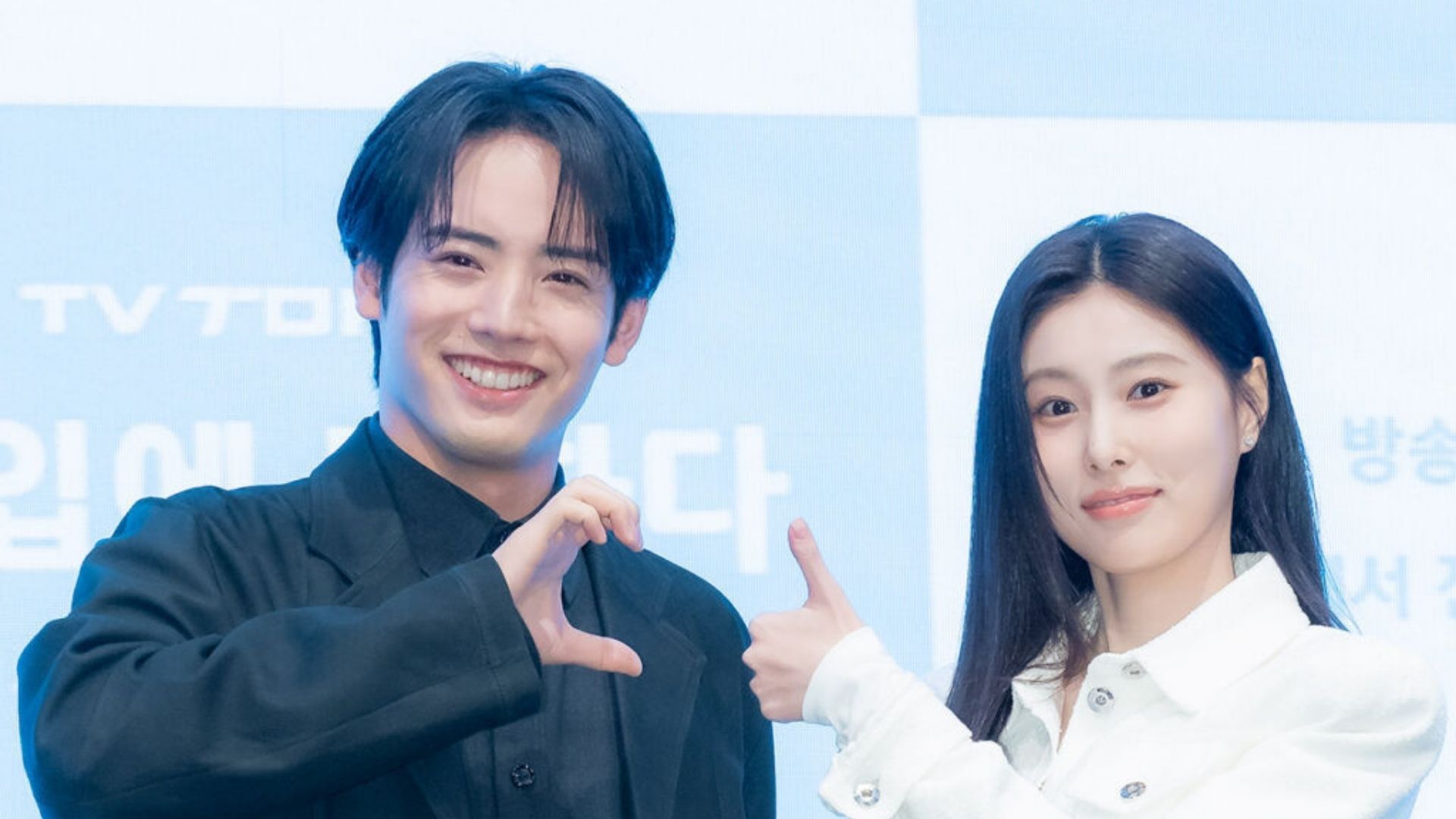 Taiga lặng lẽ ngắm nhìn Park Rin với ánh mắt đầy thâm trầm khi cả hai dần thấu hiểu đối phương hơn