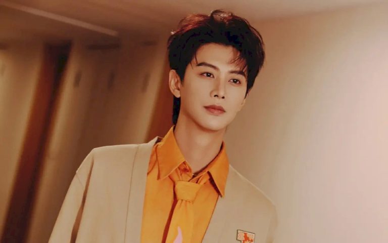 Hà Kiện Kỳ là nam diễn viên Trung Quốc nổi bật với vẻ điển trai cùng diễn xuất cuốn hút.