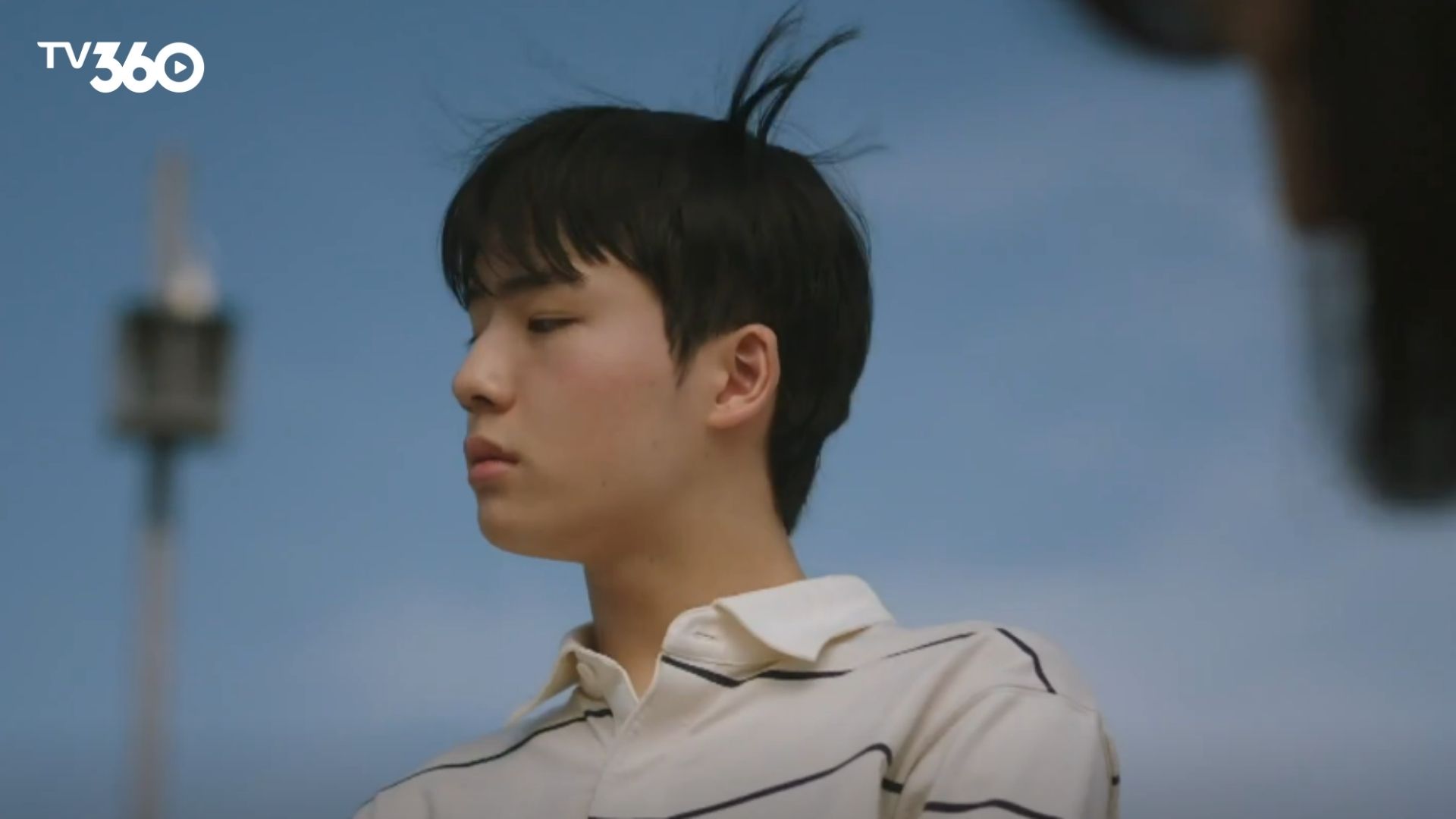 Ánh mắt đau đớn của Seo Jun Seo khi chứng kiến sự rạn nứt không thể hàn gắn của gia đình vì những toan tính ích kỷ của cha