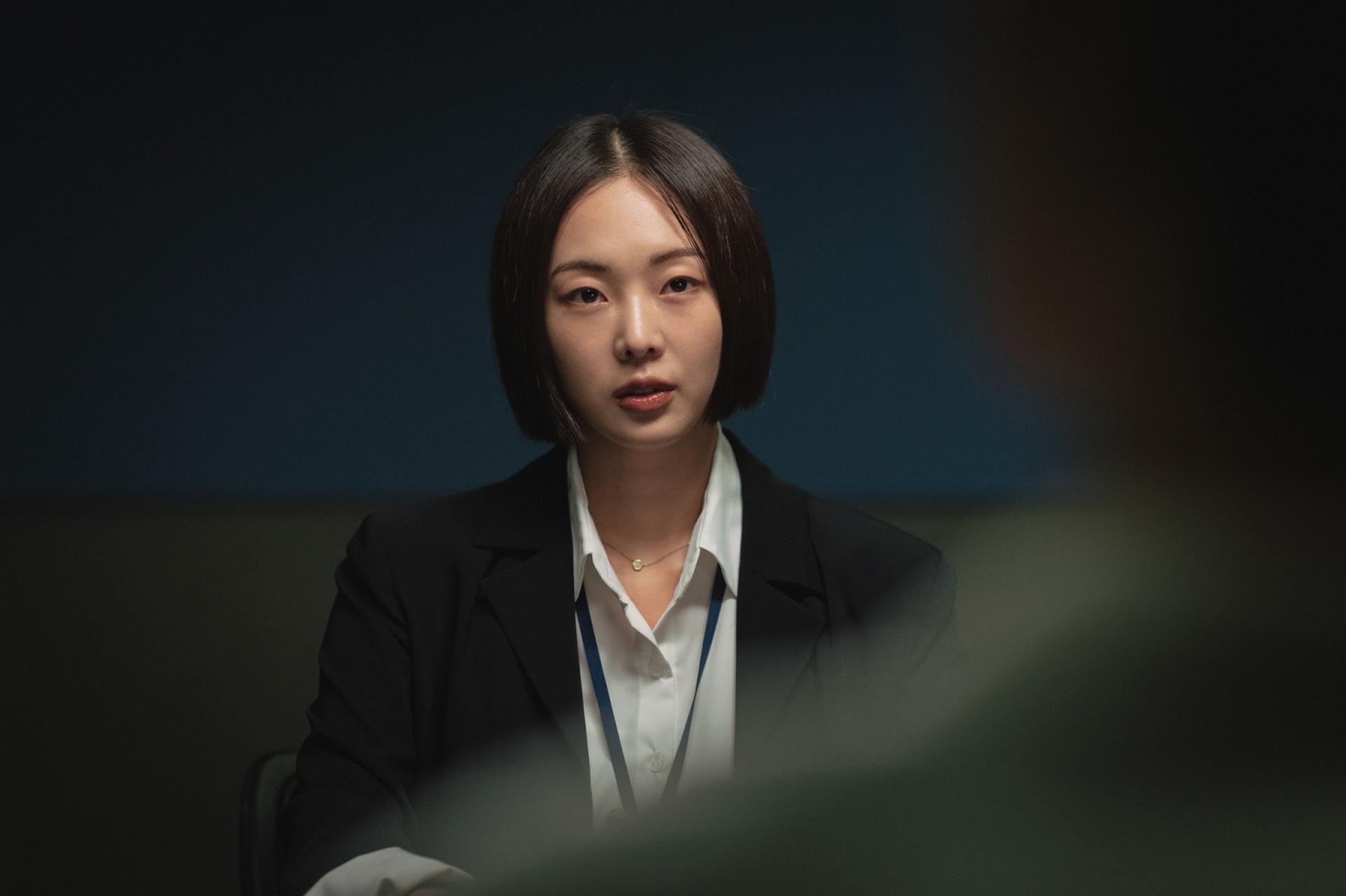 Geum Sae Rok vai Cha Yi Yeon (Công tố viên)