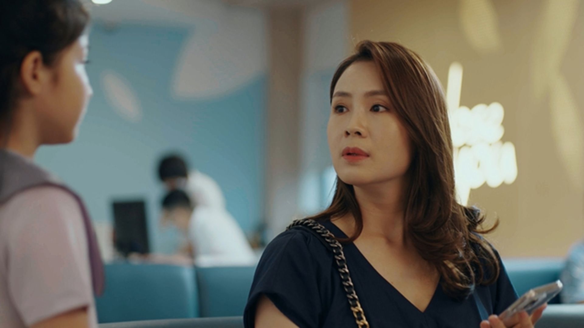 Hồng Diễm trong một phân cảnh phim Hành trình công lý