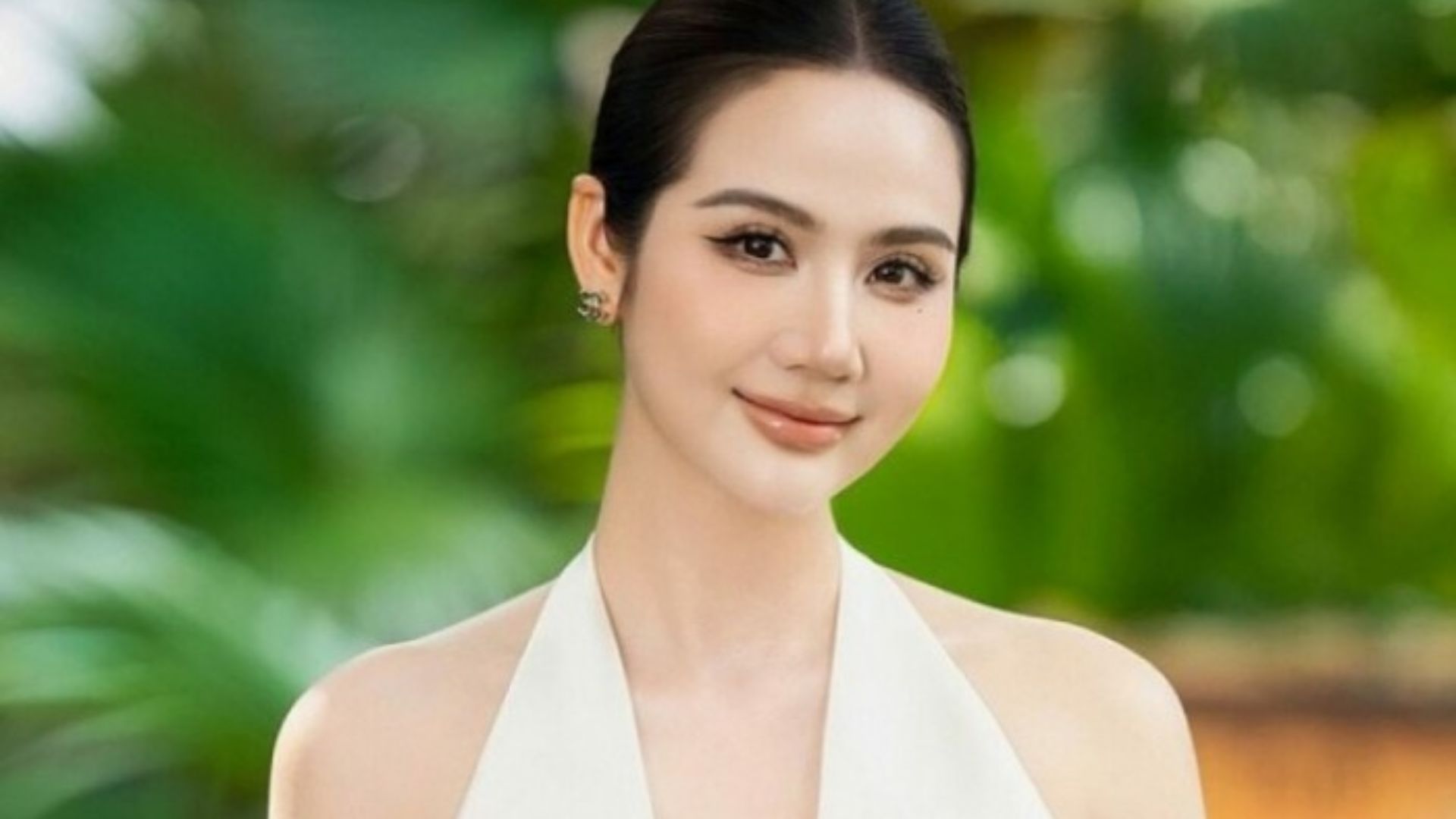 Nữ diễn viên Huyền Lizzie xinh đẹp rạng rỡ tại sự kiện 