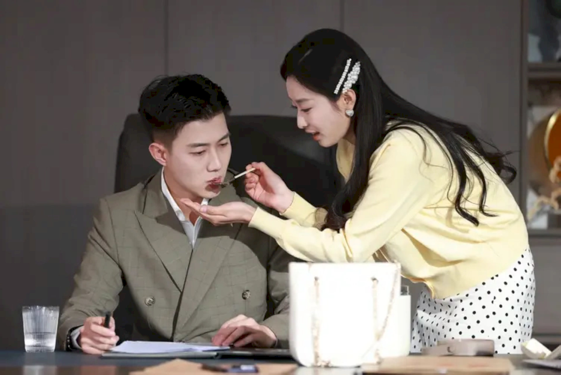 “Đôi Tình Nhân Ngọt Ngào” là một chuỗi những khoảnh khắc "ngọt đến sâu răng" của cặp đôi chính