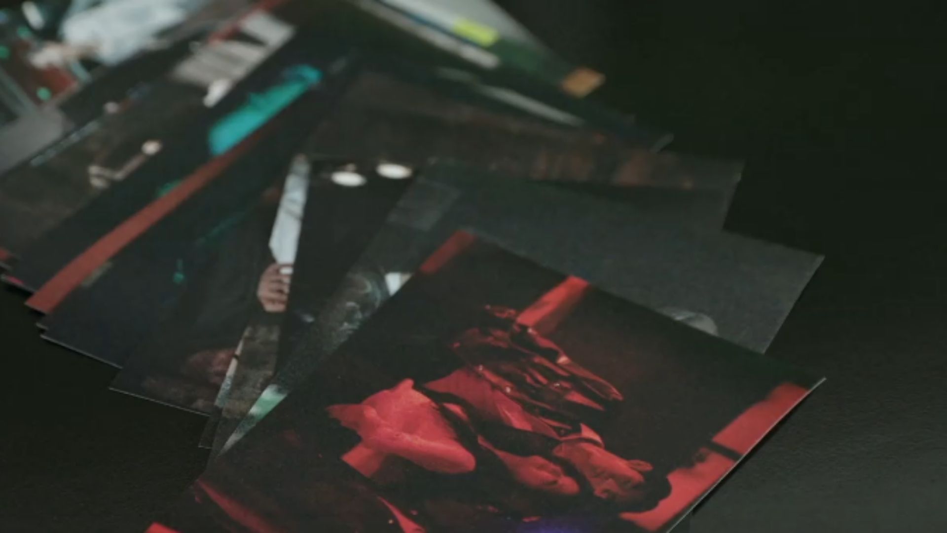 Maeng Se-na mỉm cười hạnh phúc khi chứng kiến thần tượng của mình tự tin đứng vững sau những sóng gió kinh hoàng