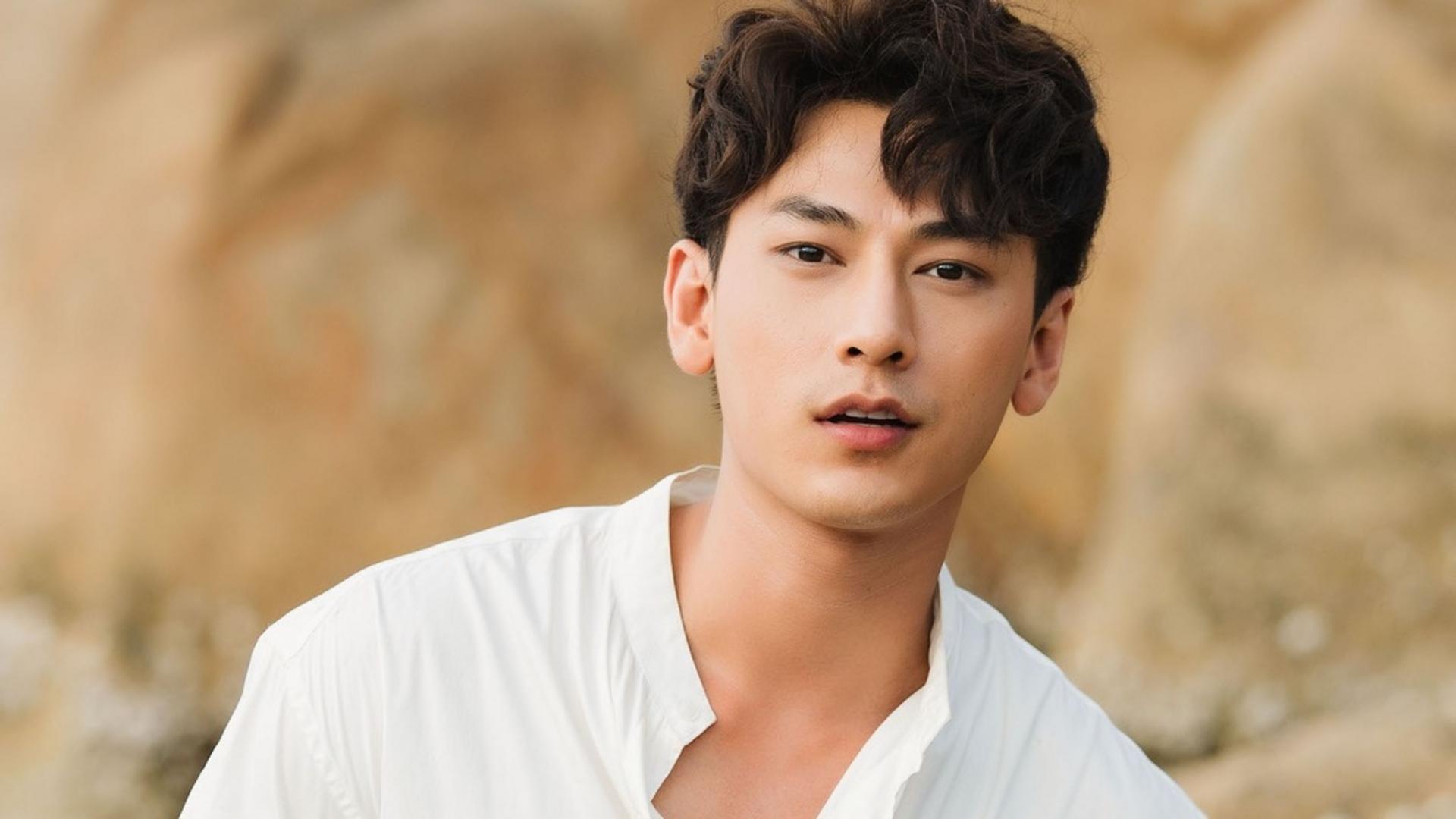 Nam ca sĩ, diễn viên Isaac với vẻ đẹp không phai tàn theo thời gian