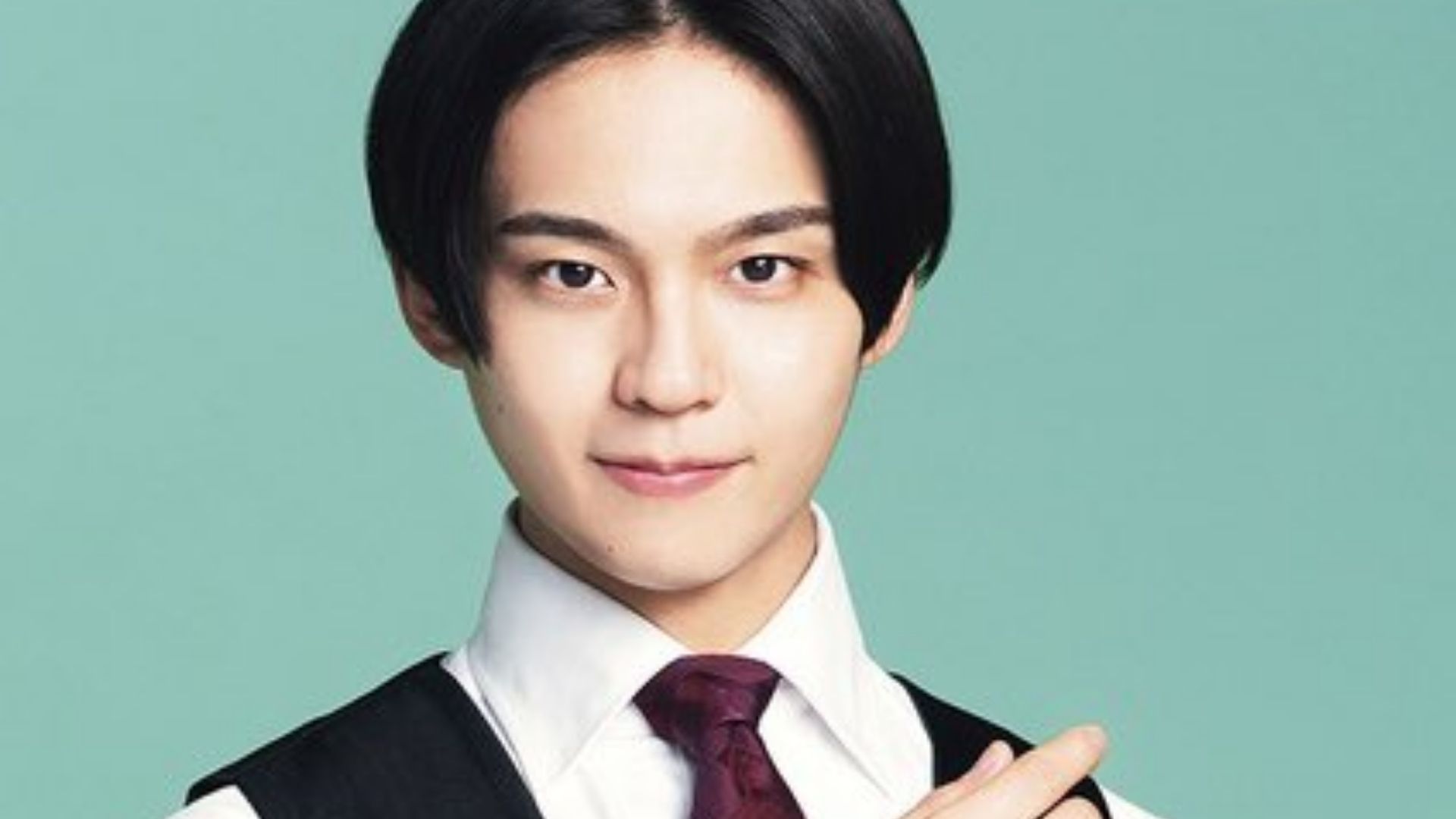 Ánh mắt kiên định của Kishi Naito như lời cam kết sẽ bảo vệ Toru trước mọi giông bão cuộc đời