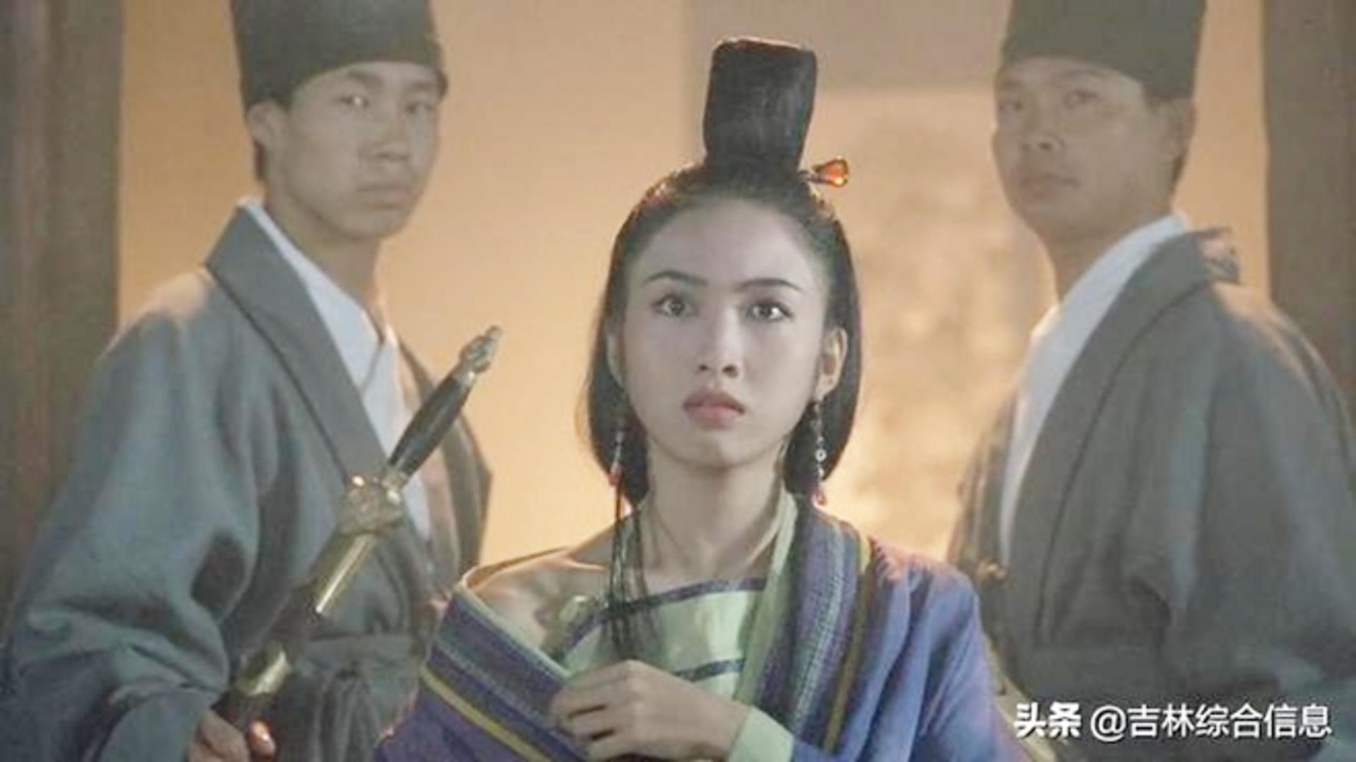 Nét đẹp dịu dàng như sương mai giữa nhịp sống hối hả của thành phố.