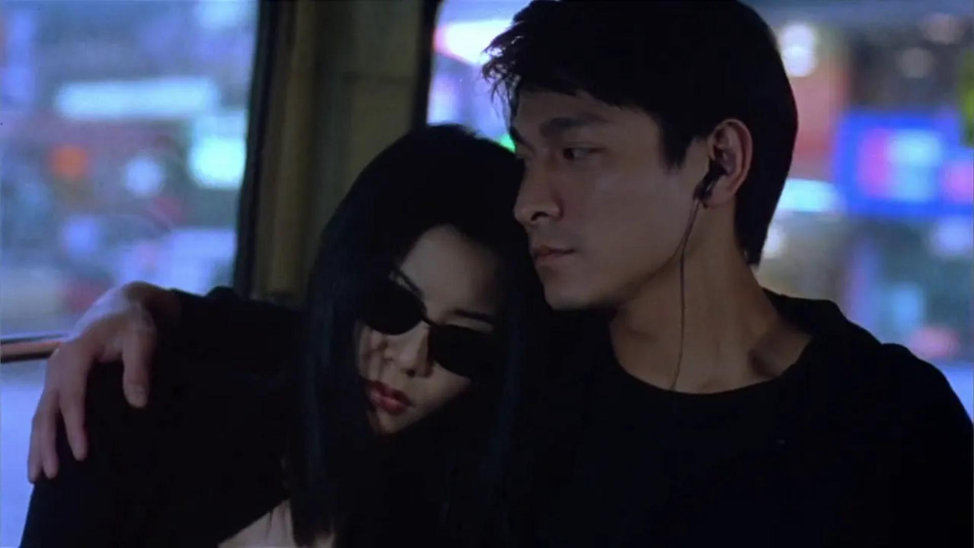 Vẻ đẹp uy nghiêm nhưng vẫn vô cùng cuốn hút trong bộ sắc phục cảnh sát.