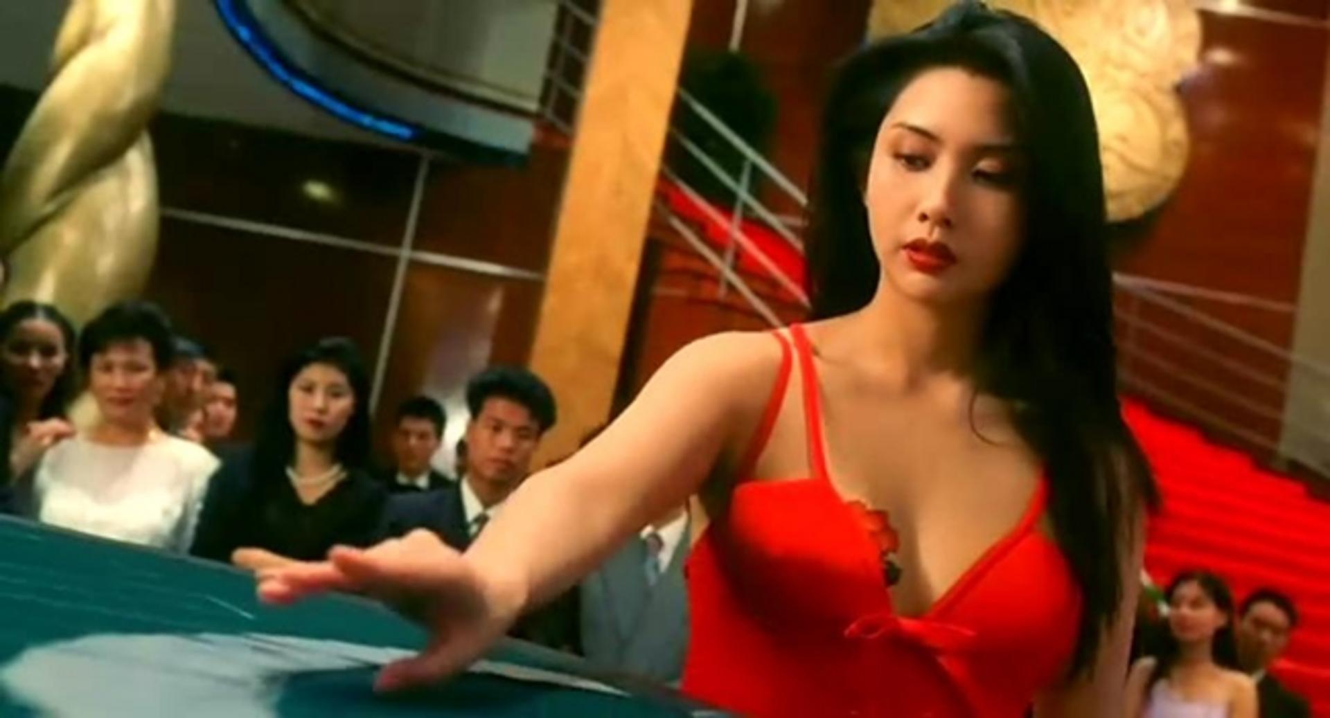 Sự quyến rũ chết người và những toan tính thông minh trong trò chơi định mệnh.