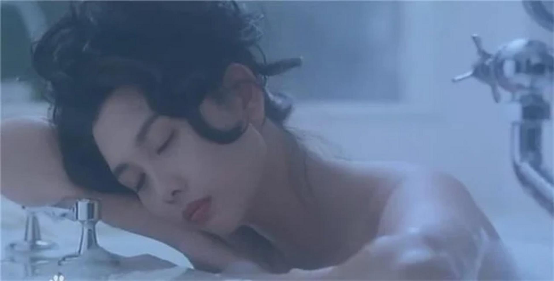 Bản tình ca buồn lãng mạn giữa lằn ranh mỏng manh của sự sống và cái chết.