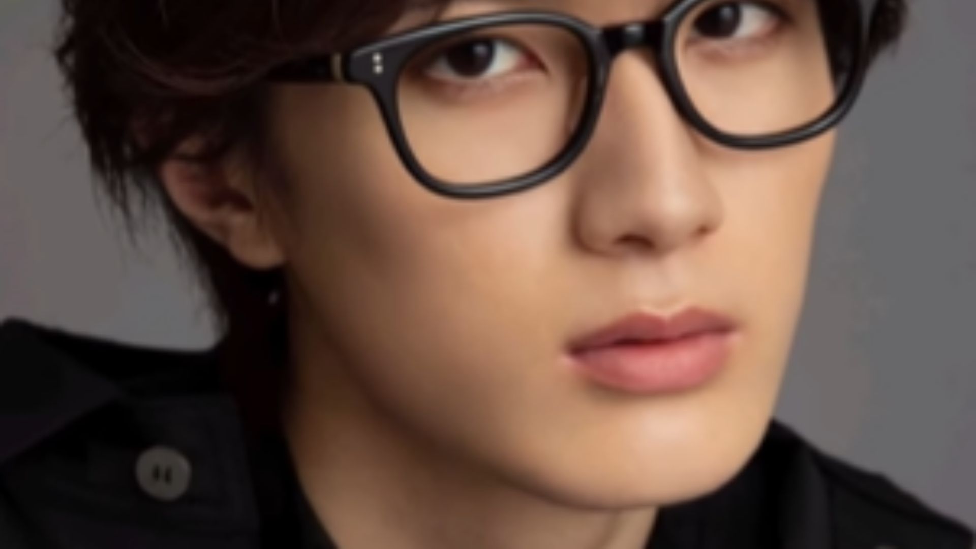 Kurosaki Ayato nghiêm túc học cách làm onigiri dưới sự hướng dẫn đầy bối rối của Shirase Koharu tại căn bếp nhỏ của gia đình