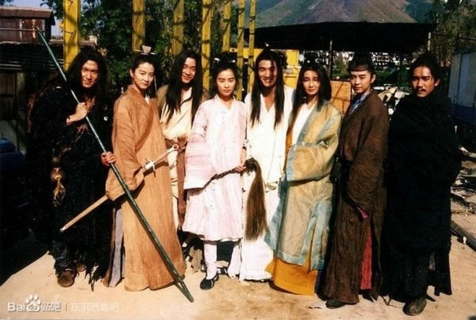 Sự phân thân hoàn hảo lột tả nỗi bi thương của một linh hồn bị mắc kẹt trong quá khứ.