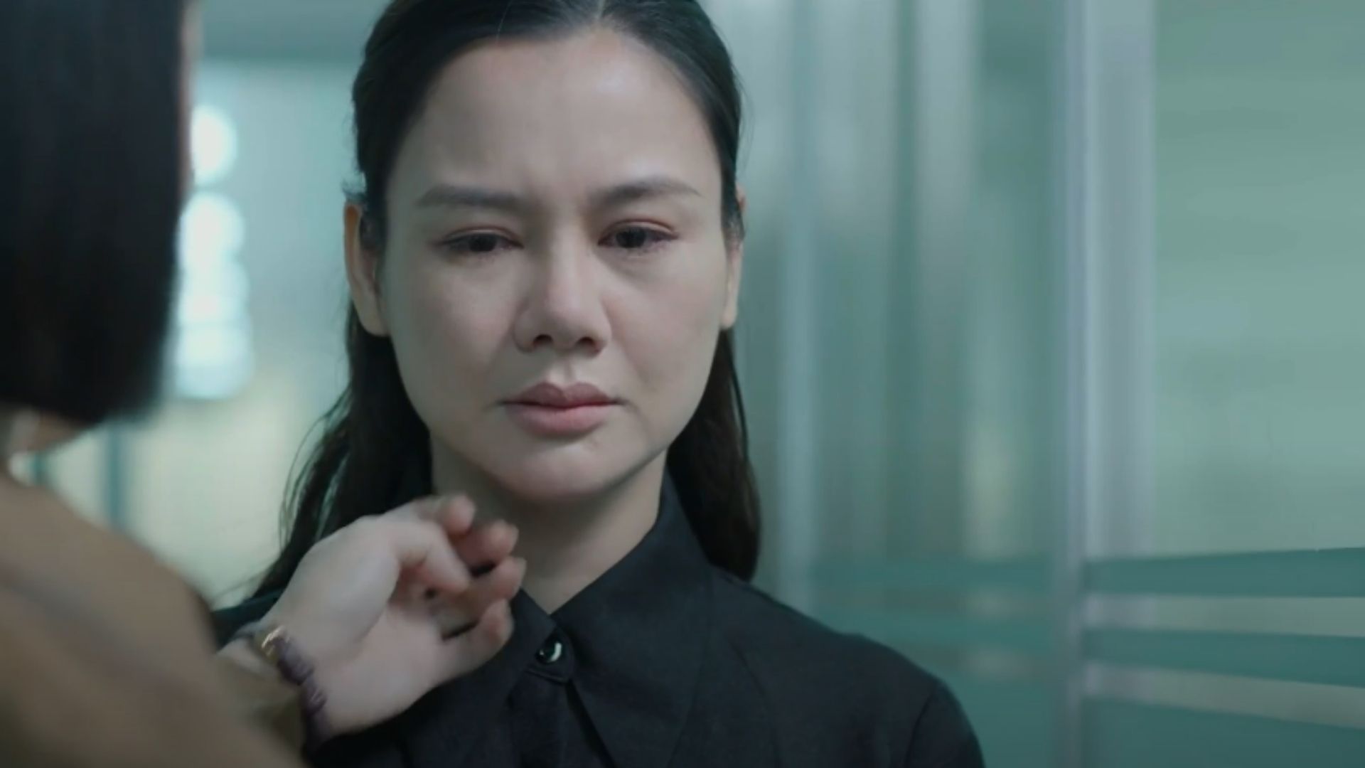 Bùi Hằng Thu dùng lý lẽ thấu tình đạt lý để thuyết phục nhân chứng cung cấp manh mối then chốt