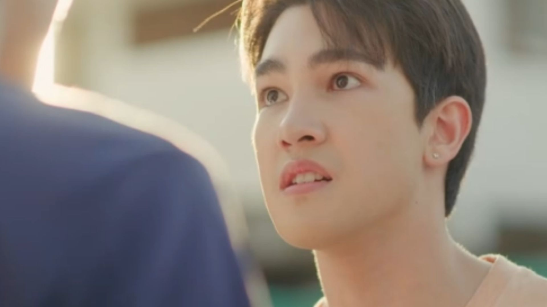 Kim Jojo cảm động trước sự che chở của cả hai người bạn giữa lúc bị toàn trường quay lưng