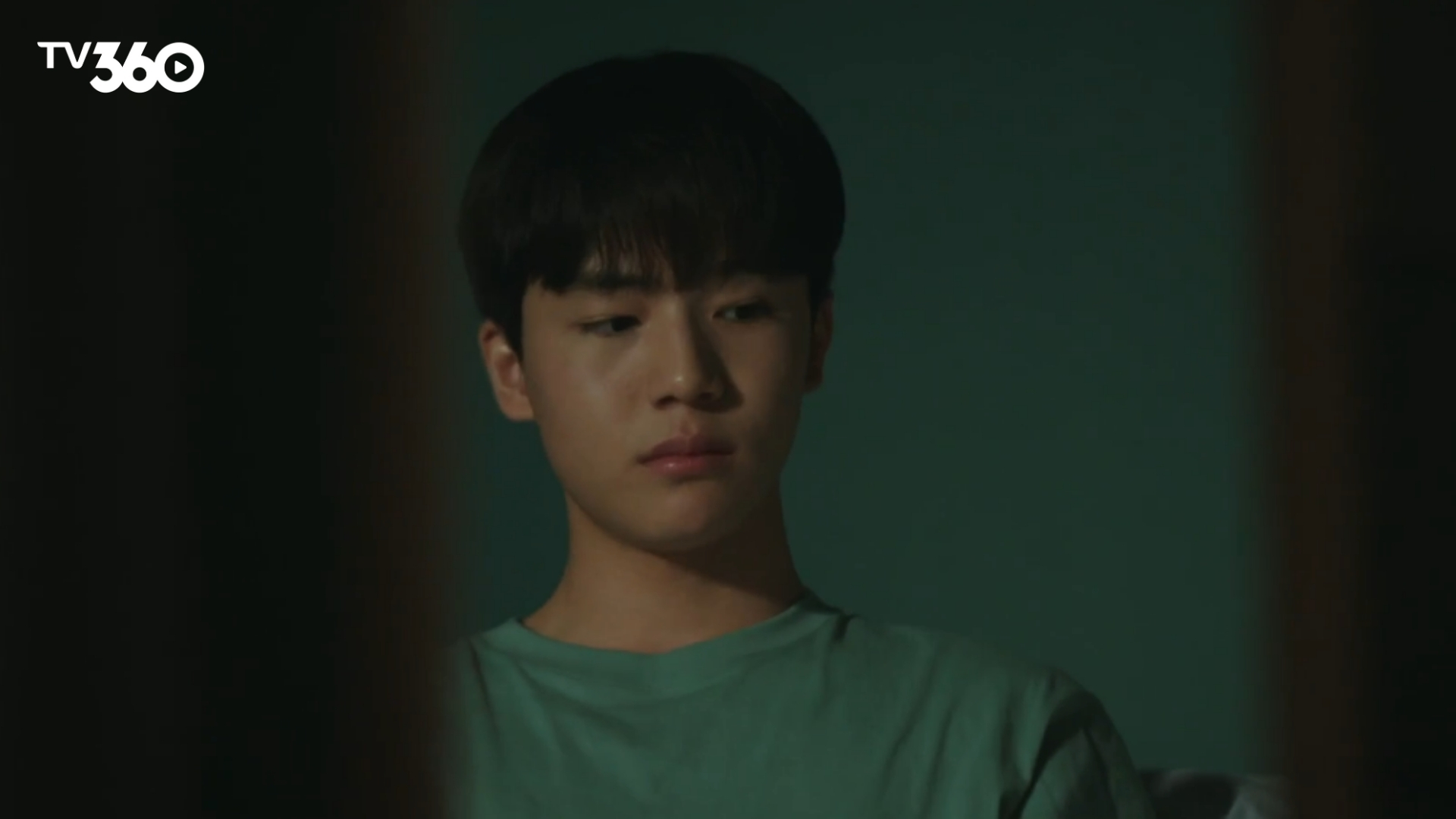 Ánh mắt kiên định của Seo Jun Gyeong khi đối diện với người cha Seo Jin Ho, báo hiệu sự kết thúc của một đế chế độc đoán